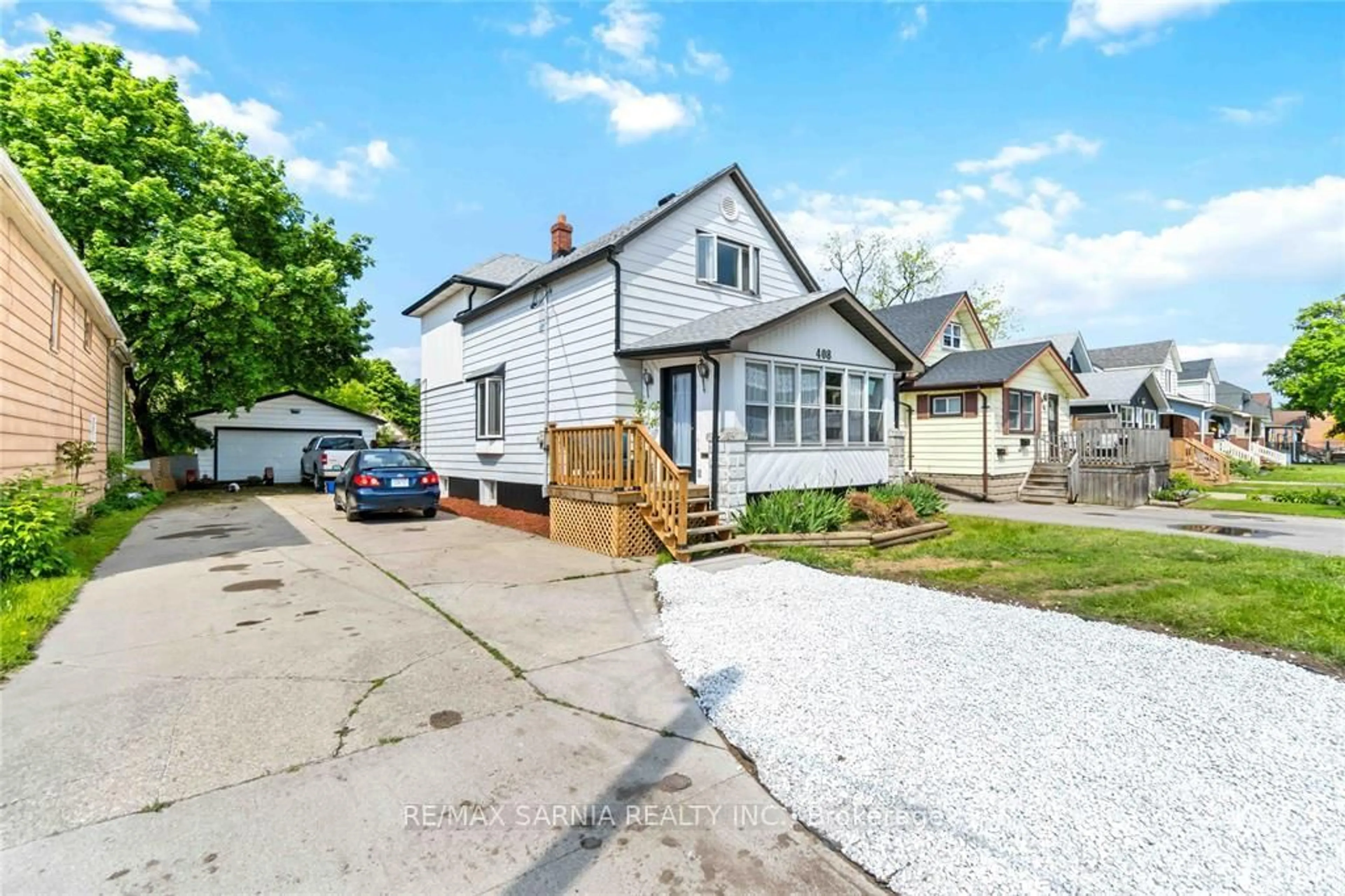 A pic from outside/outdoor area/front of a property/back of a property/a pic from drone, street for 408 TALFOURD St, Sarnia Ontario N7T 1R6