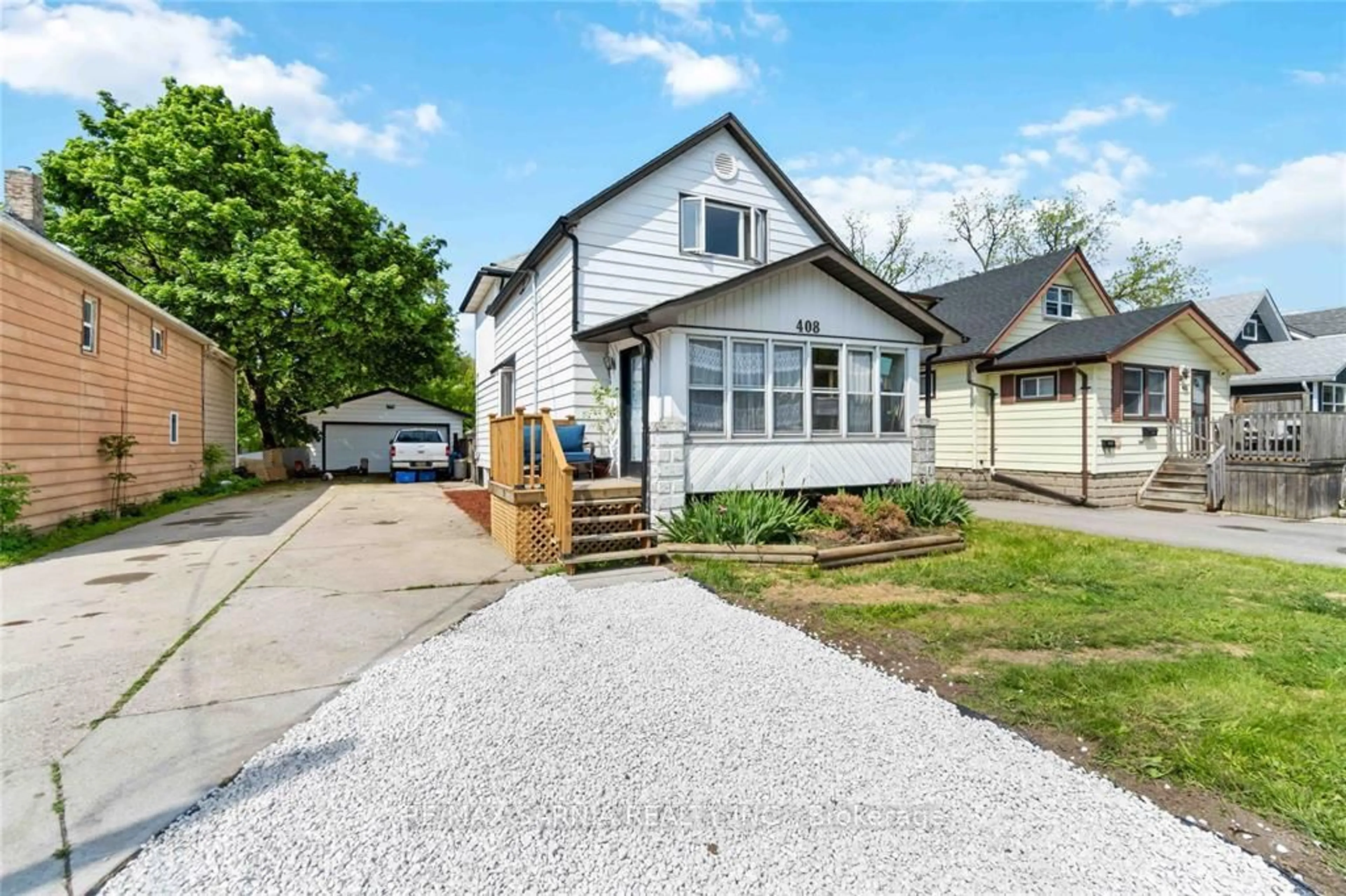 Home with vinyl exterior material, street for 408 TALFOURD St, Sarnia Ontario N7T 1R6