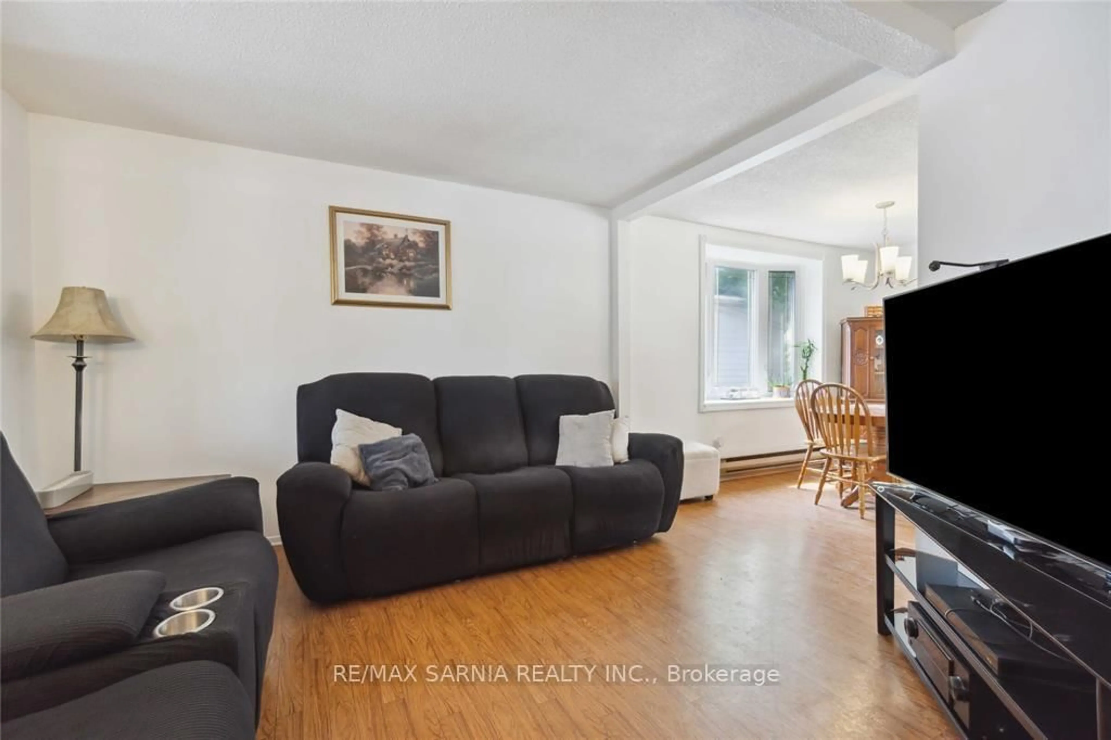 Living room with furniture, unknown for 408 TALFOURD St, Sarnia Ontario N7T 1R6