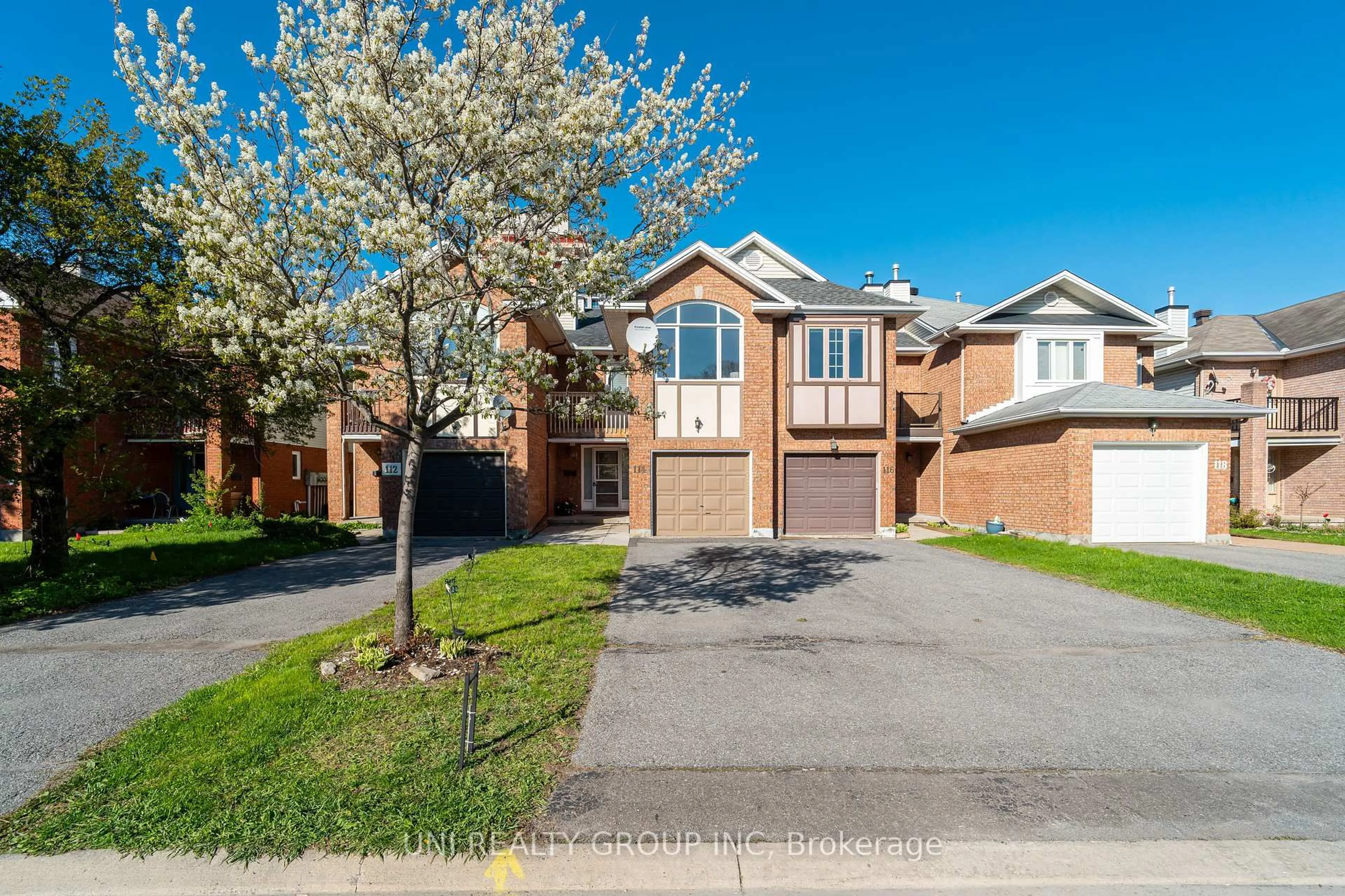 A pic from outside/outdoor area/front of a property/back of a property/a pic from drone, street for 114 THORNBURY Cres, Nepean Ontario K2G 6C3