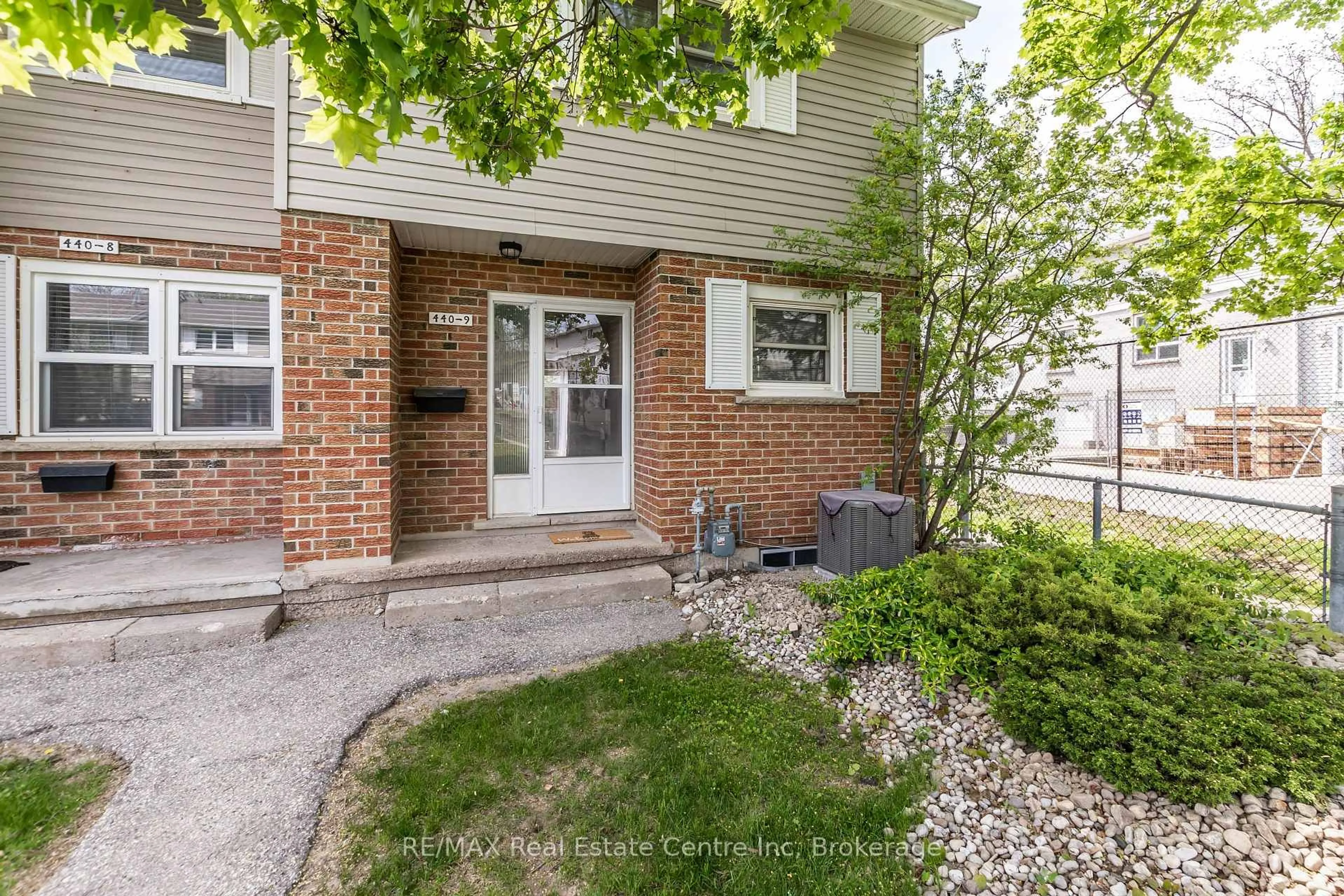 Unknown for 440 Pioneer Dr #9, Kitchener Ontario N2P 1H6