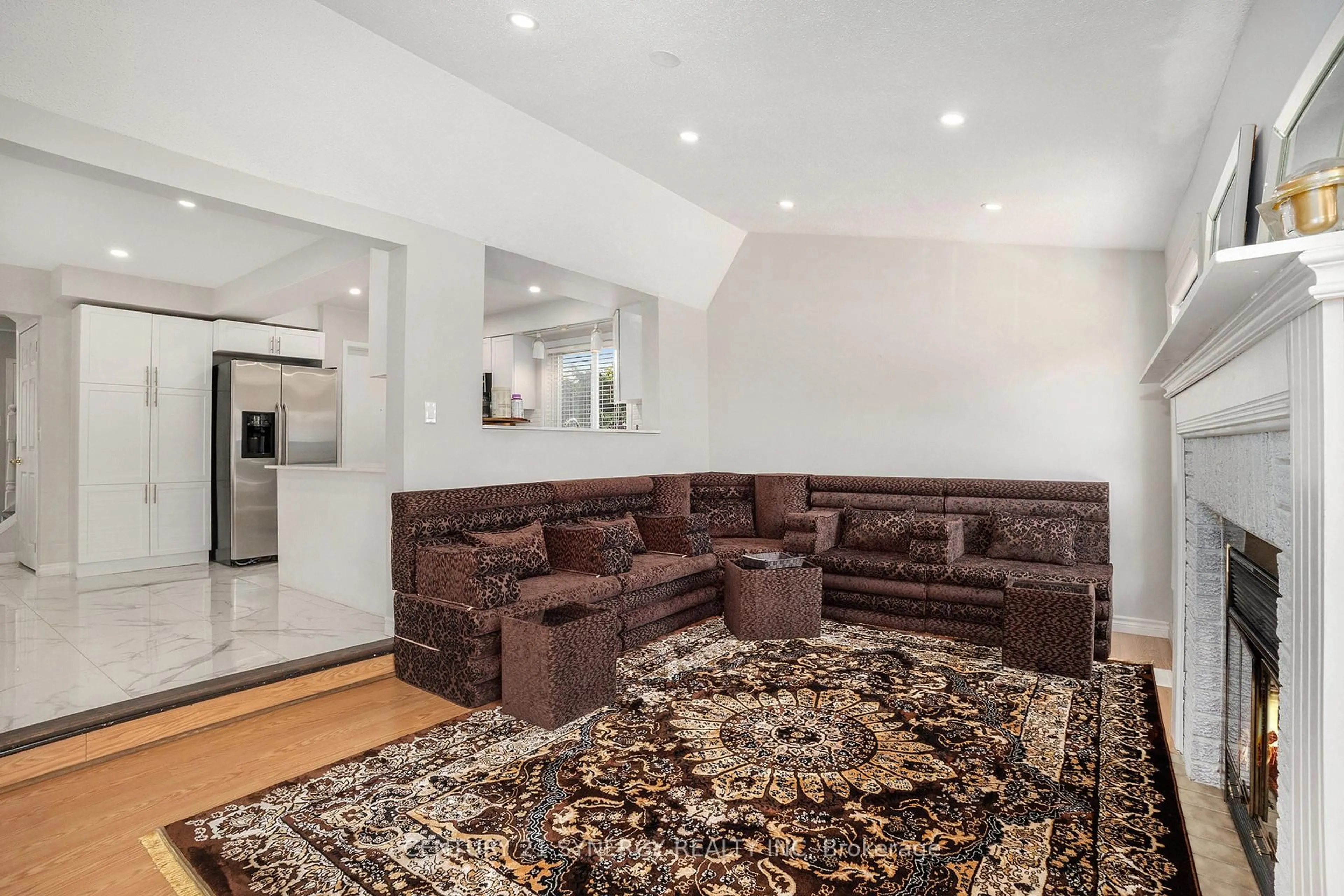 Home theater for 40 Keys Way, Ottawa Ontario K1G 4M5