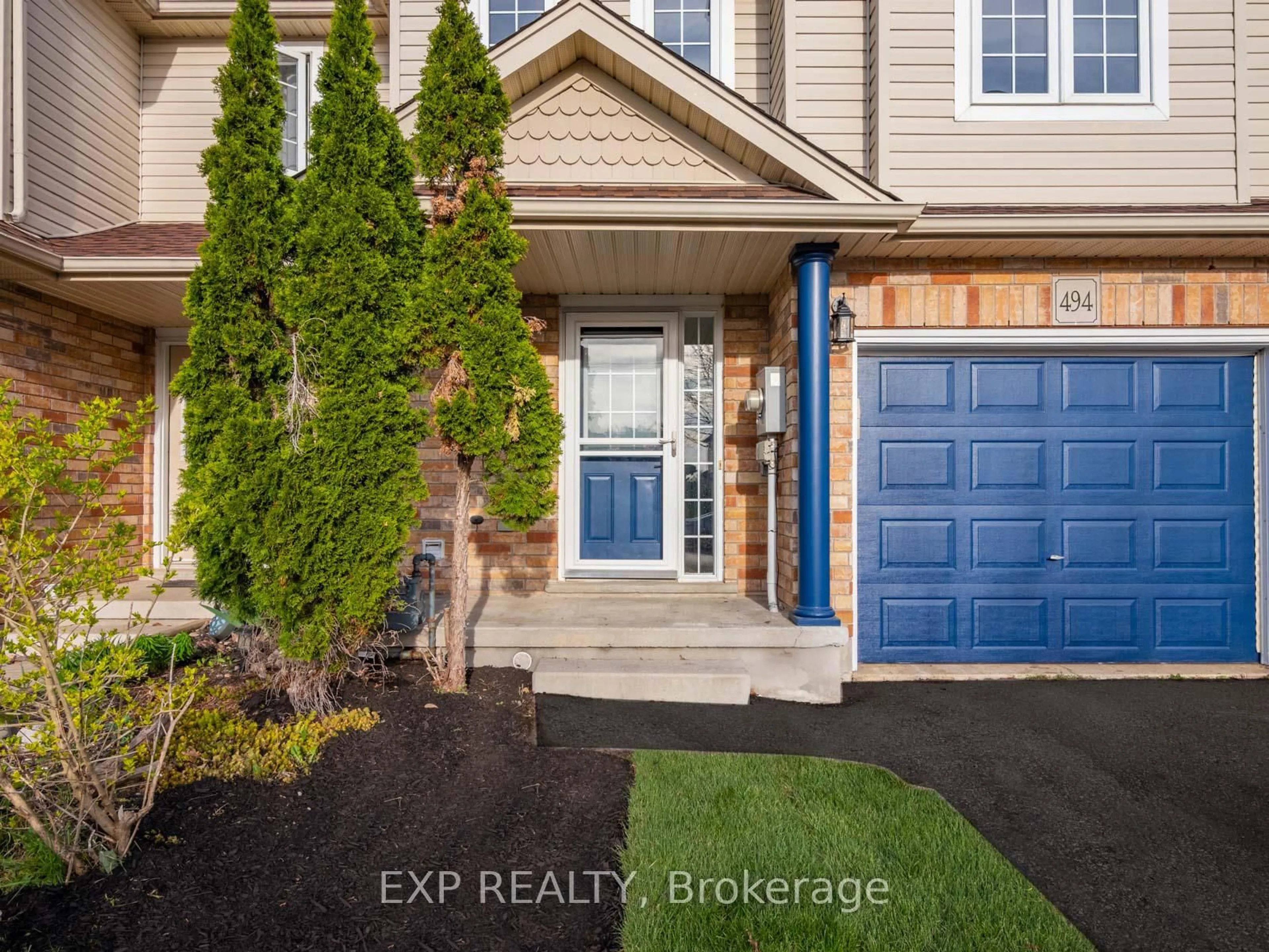 Indoor entryway for 494 Doon Dr, Kitchener Ontario N2P 2Z1