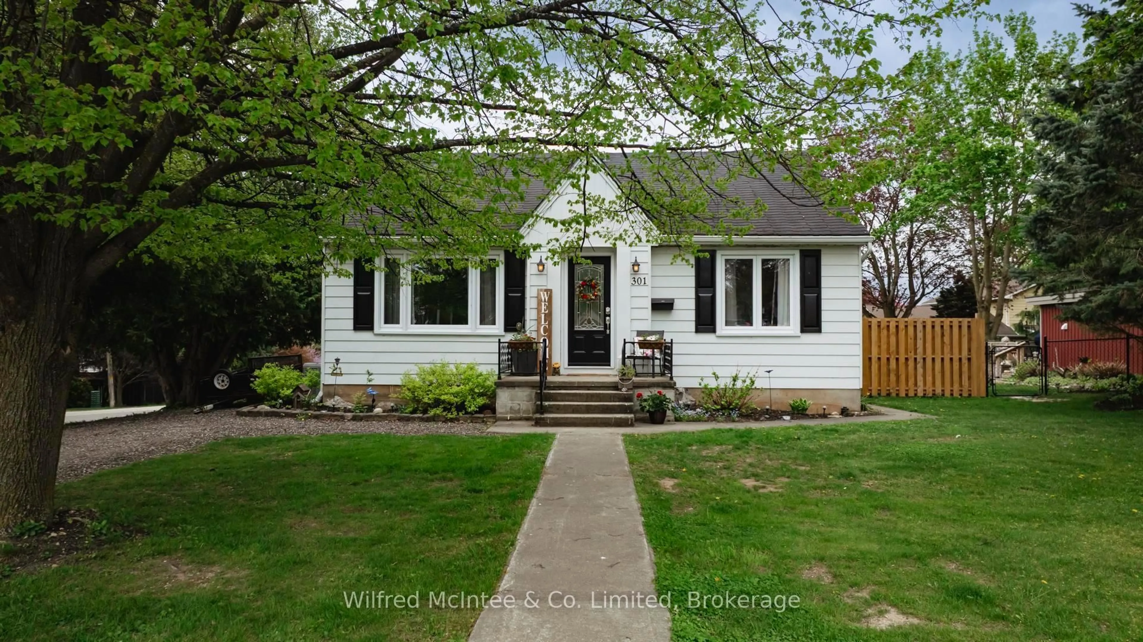 Home with vinyl exterior material, street for 301 Carling Terr, North Huron Ontario N0G 2W0