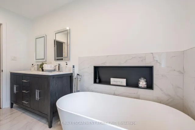 Additional property image - 13 Woodend Dr