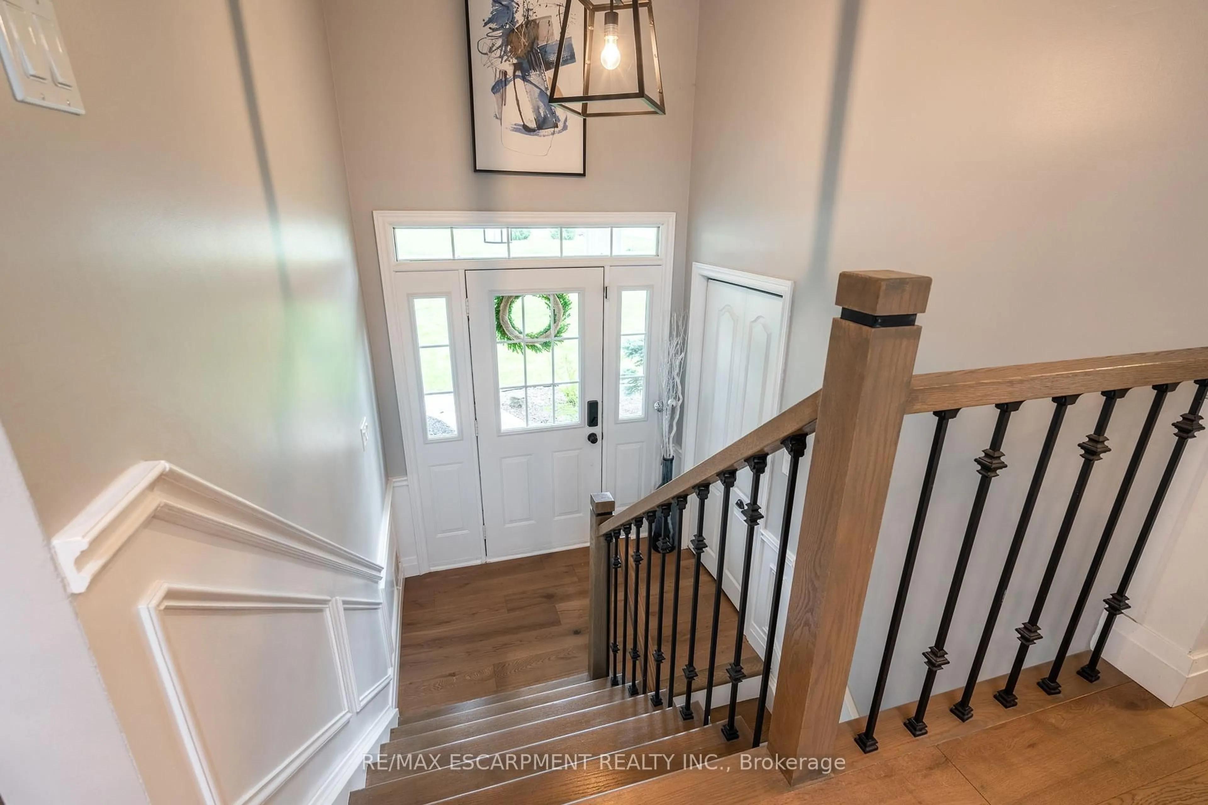 Indoor entryway for 13 Woodend Dr, Hamilton Ontario L0R 1H2