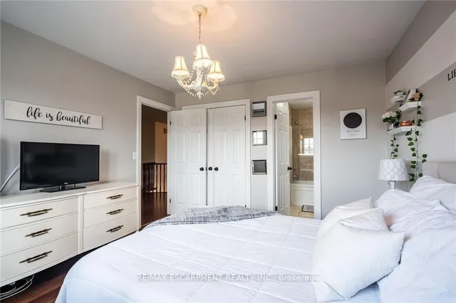 Additional property image - 40 COMMANDO Crt