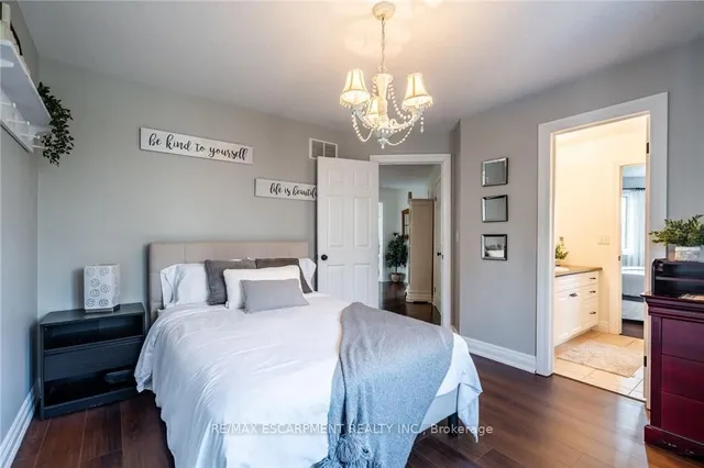 Additional property image - 40 COMMANDO Crt