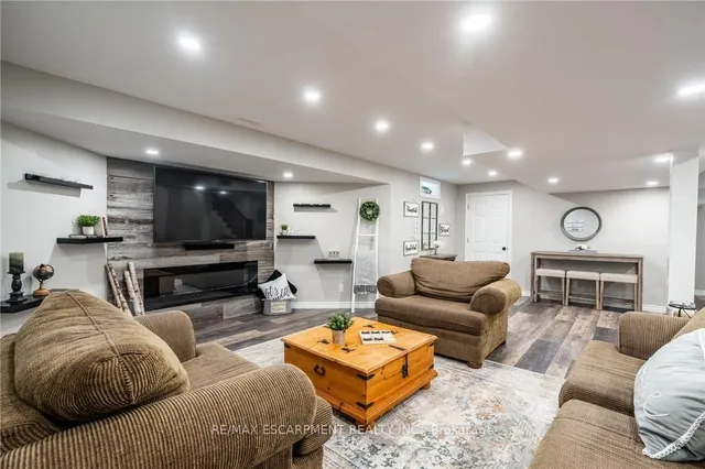 Additional property image - 40 COMMANDO Crt