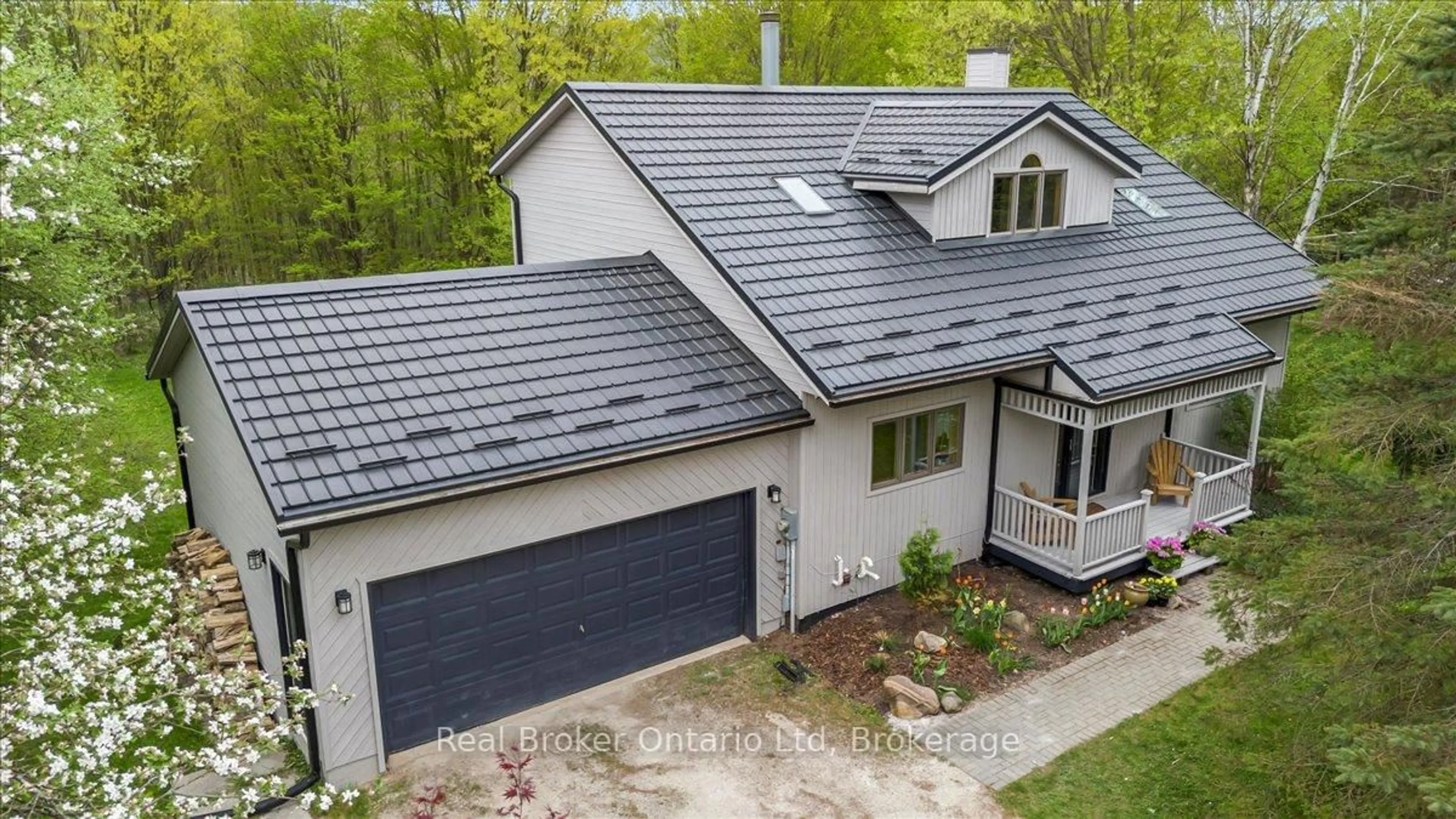 A pic from outside/outdoor area/front of a property/back of a property/a pic from drone, street for 109 Wodehouse Crt, Grey Highlands Ontario N0C 1G0