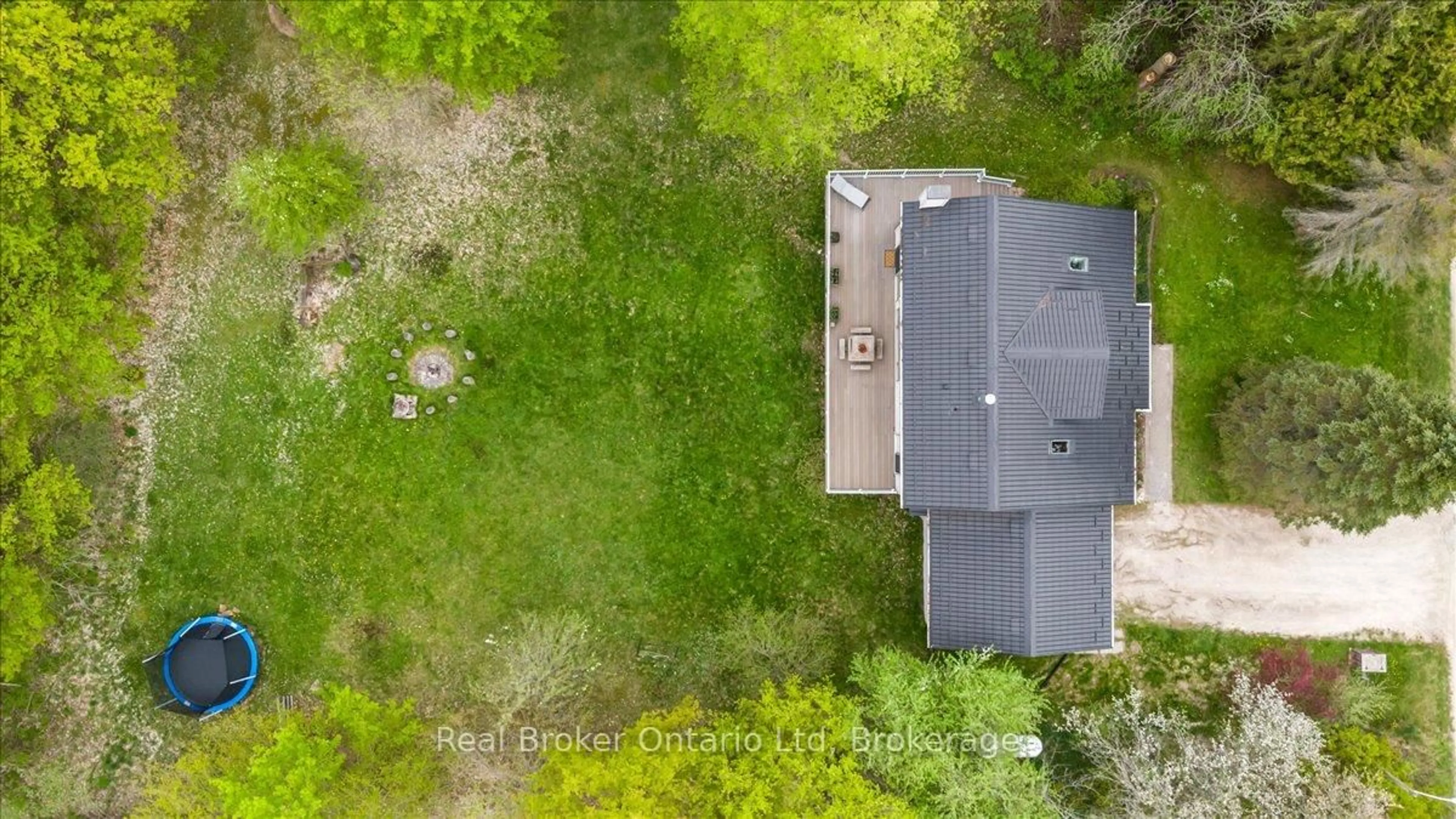 A pic from outside/outdoor area/front of a property/back of a property/a pic from drone, unknown for 109 Wodehouse Crt, Grey Highlands Ontario N0C 1G0