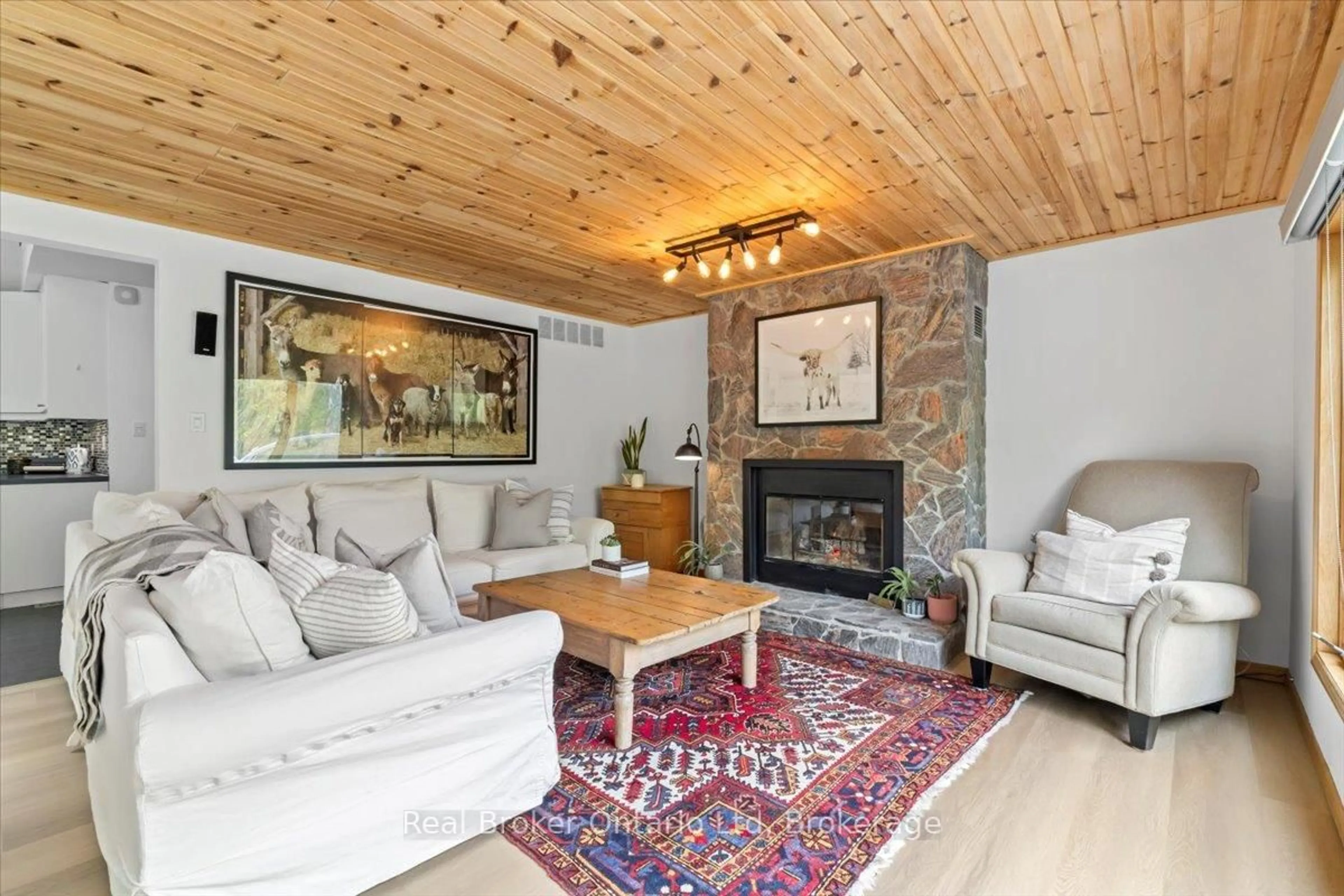 Living room with furniture, wood/laminate floor for 109 Wodehouse Crt, Grey Highlands Ontario N0C 1G0