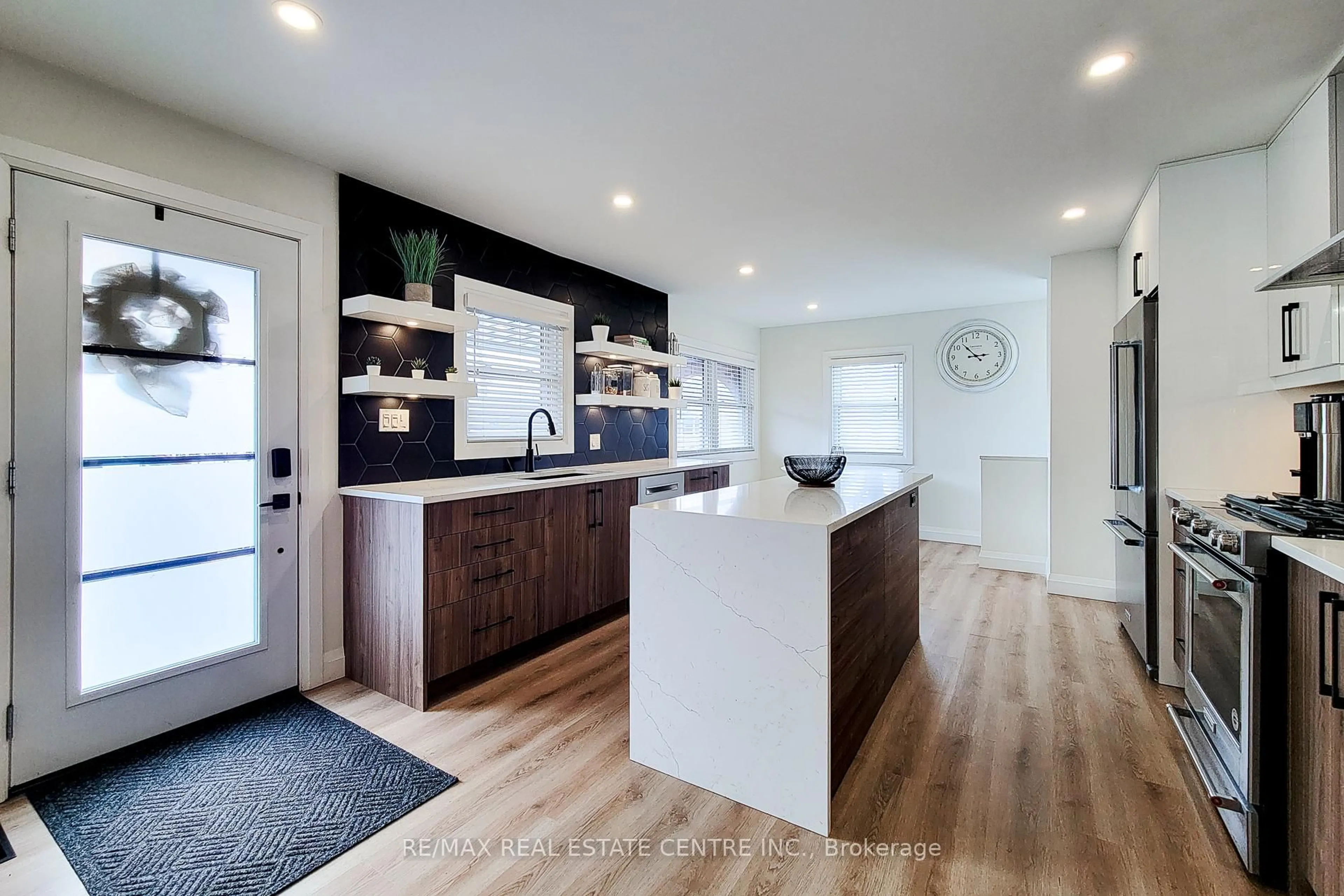 Open concept kitchen, unknown for 38 Stewart St, Grimsby Ontario L3M 3M8