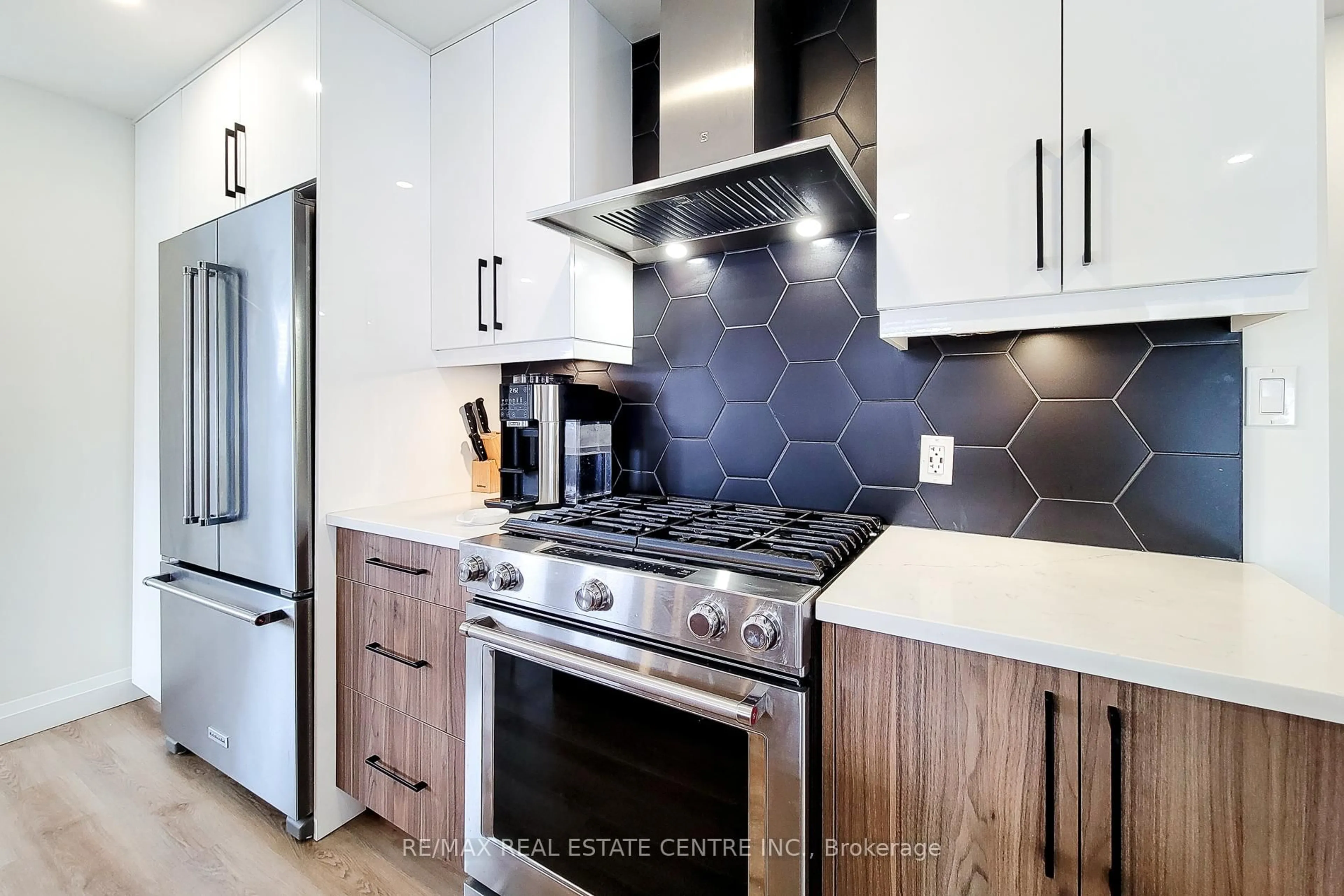Contemporary kitchen, ceramic/tile floor for 38 Stewart St, Grimsby Ontario L3M 3M8
