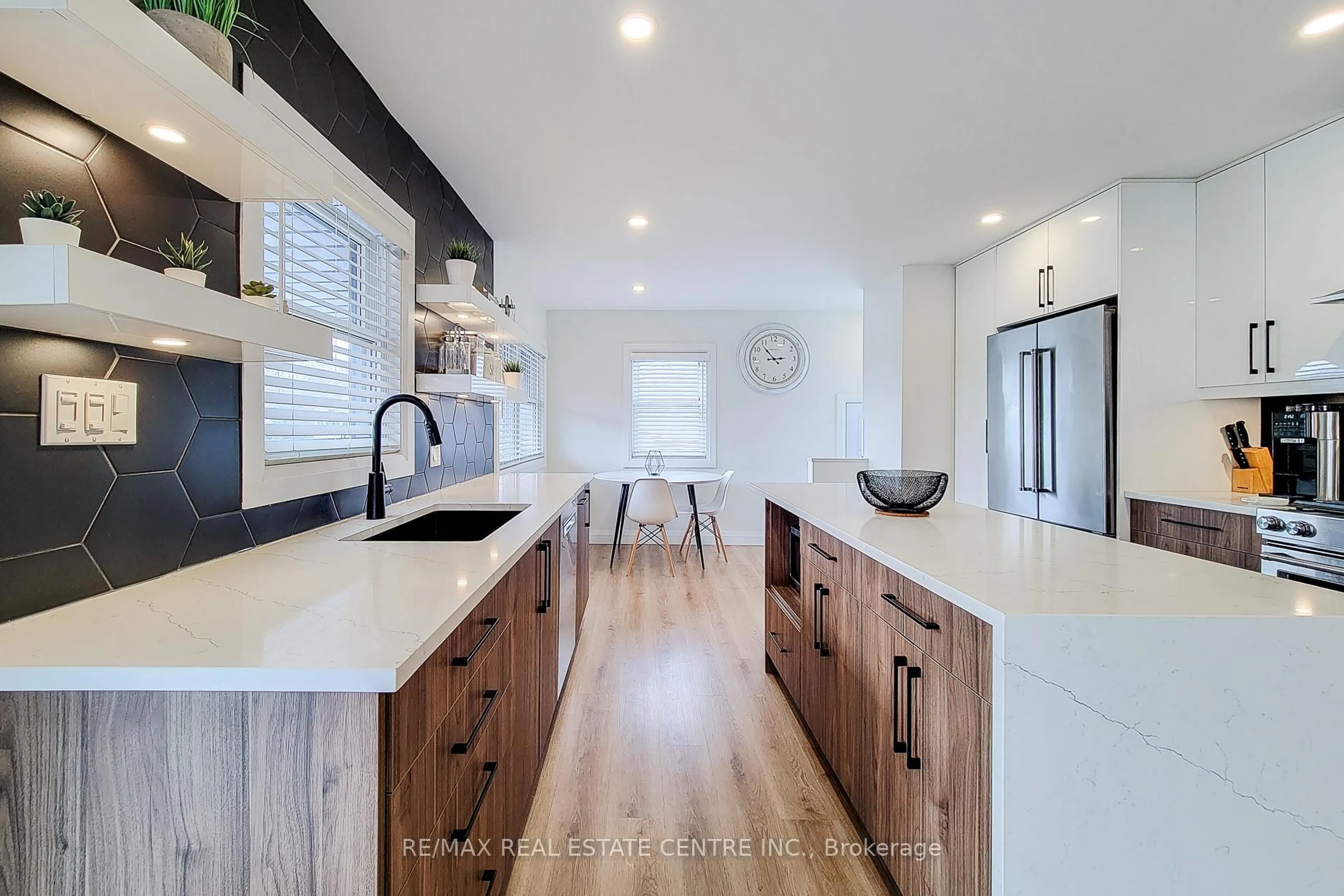 Contemporary kitchen, unknown for 38 Stewart St, Grimsby Ontario L3M 3M8