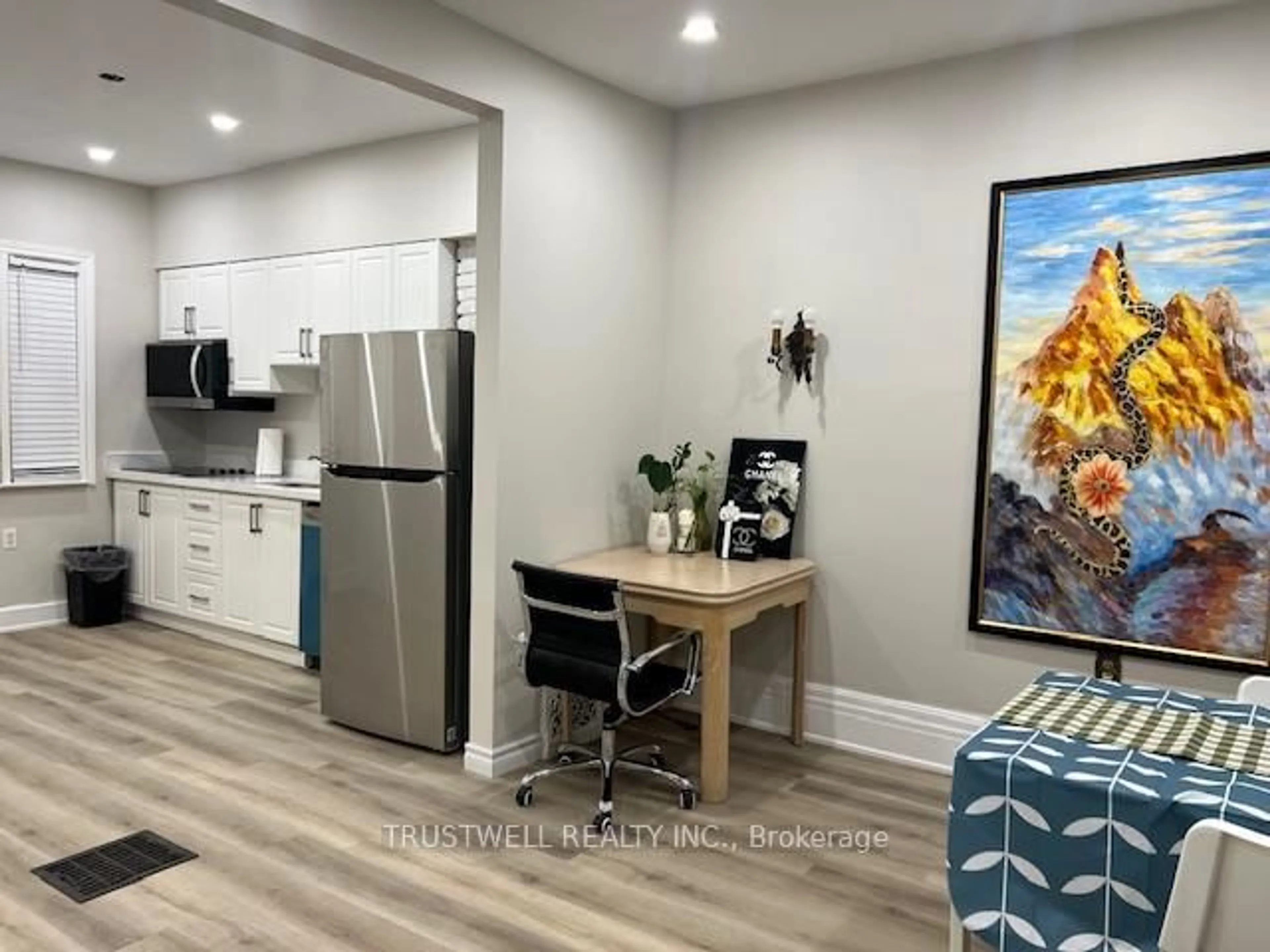 Open concept kitchen, unknown for 4440 Huron St, Niagara Falls Ontario L2E 2G9