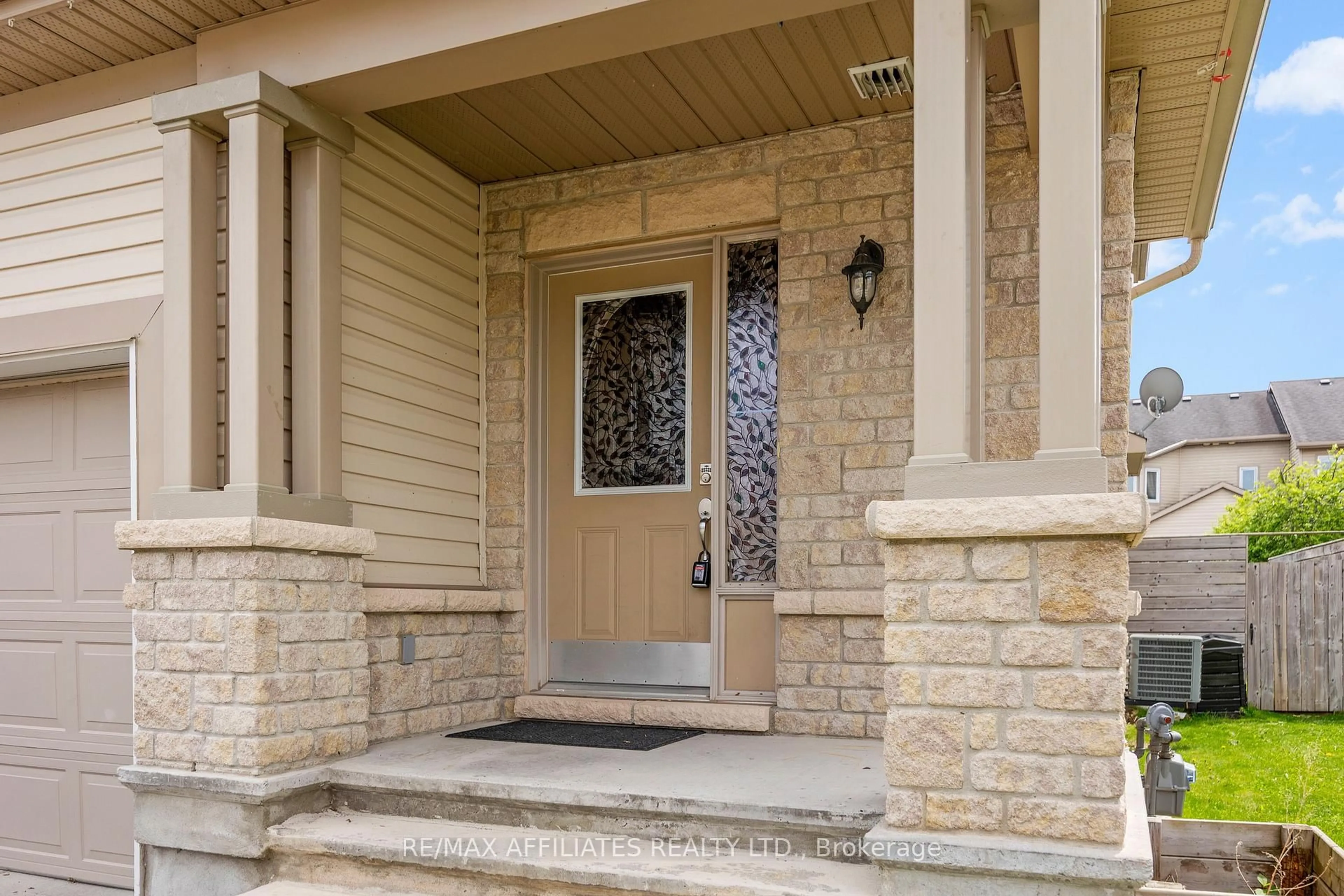 Indoor entryway for 60 Hackberry Tr, Carleton Place Ontario K7C 0B1