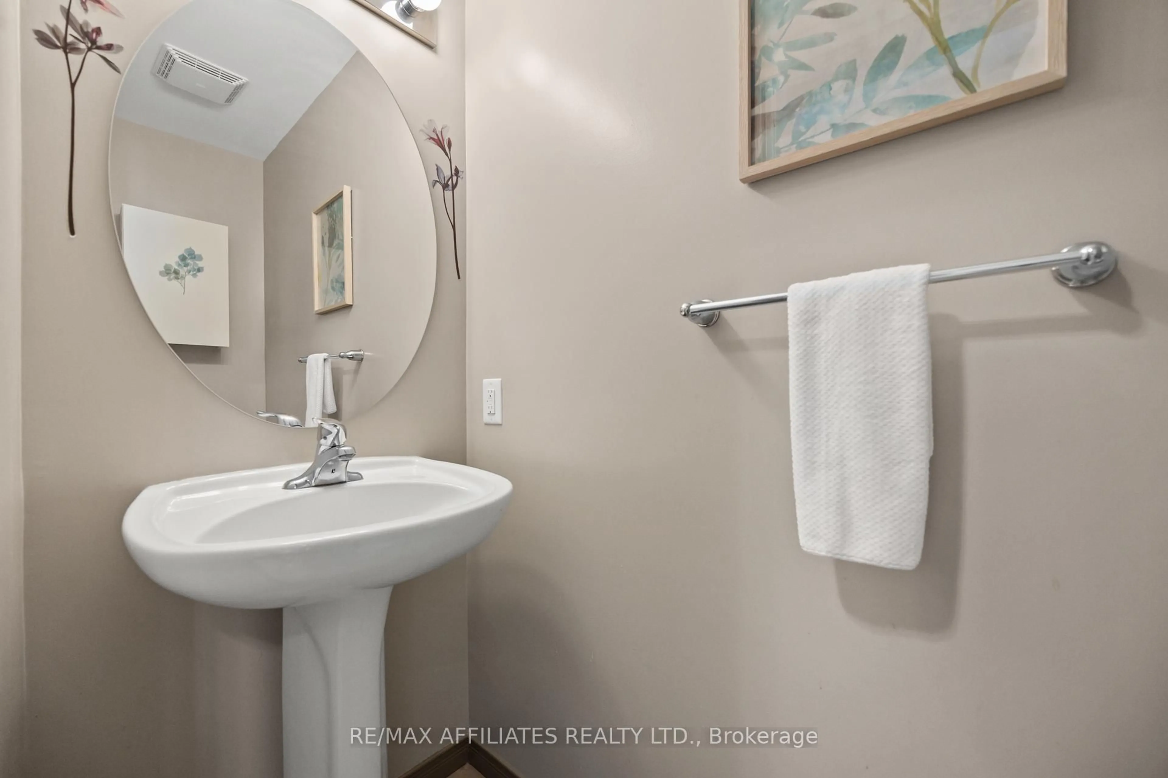Standard bathroom, ceramic/tile floor for 60 Hackberry Tr, Carleton Place Ontario K7C 0B1