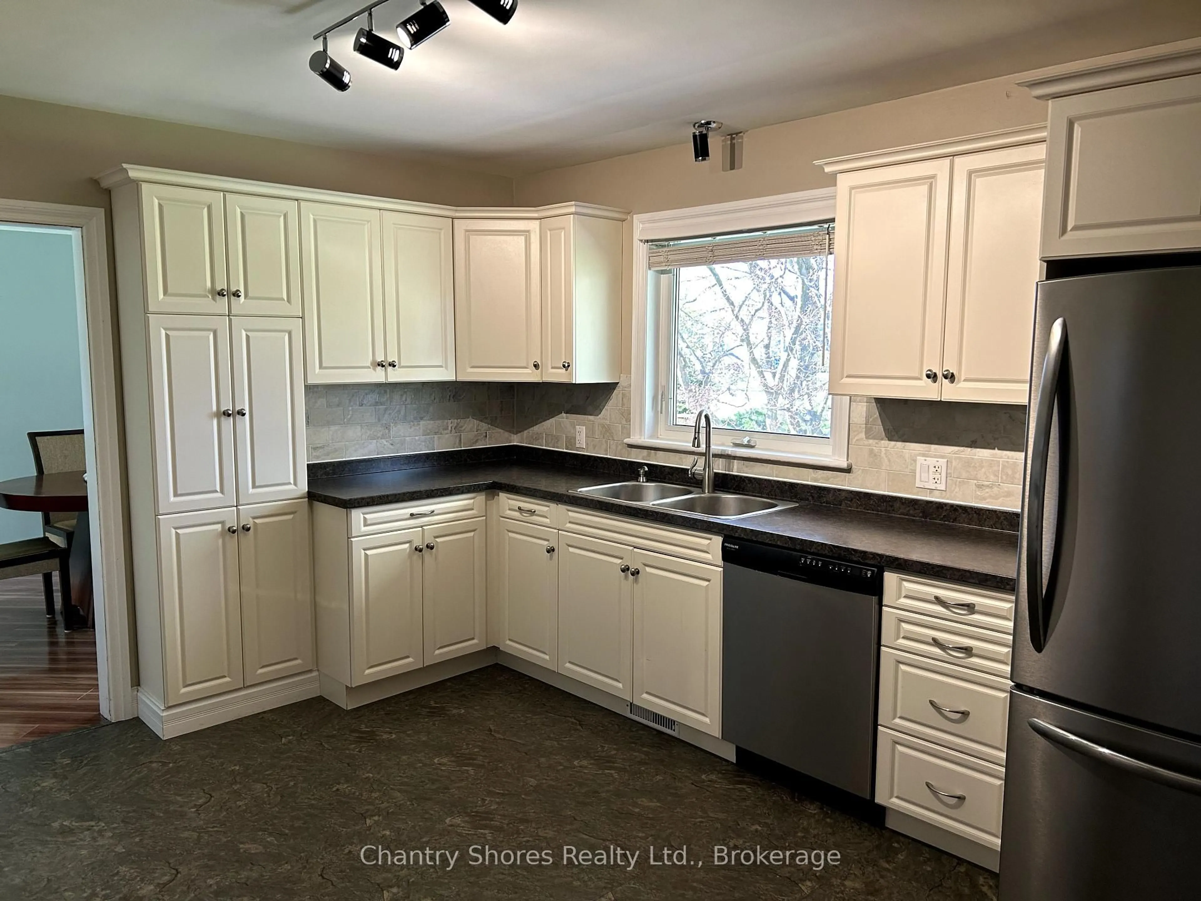 Unknown for 647 Eugenie St, Saugeen Shores Ontario N0H 2C4