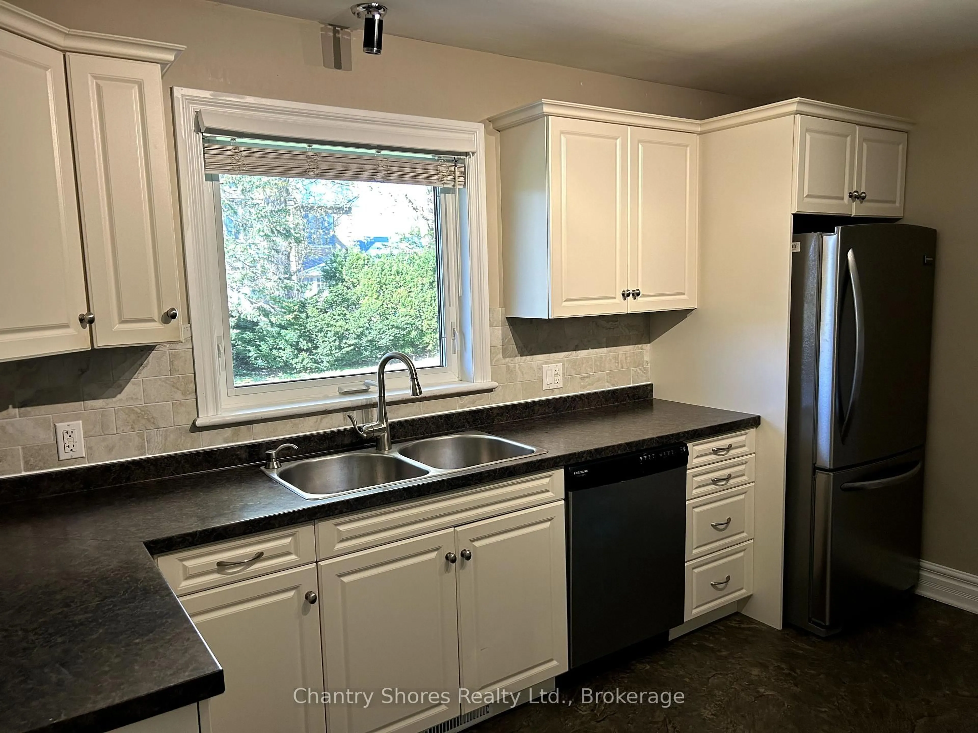 Standard kitchen, unknown for 647 Eugenie St, Saugeen Shores Ontario N0H 2C4