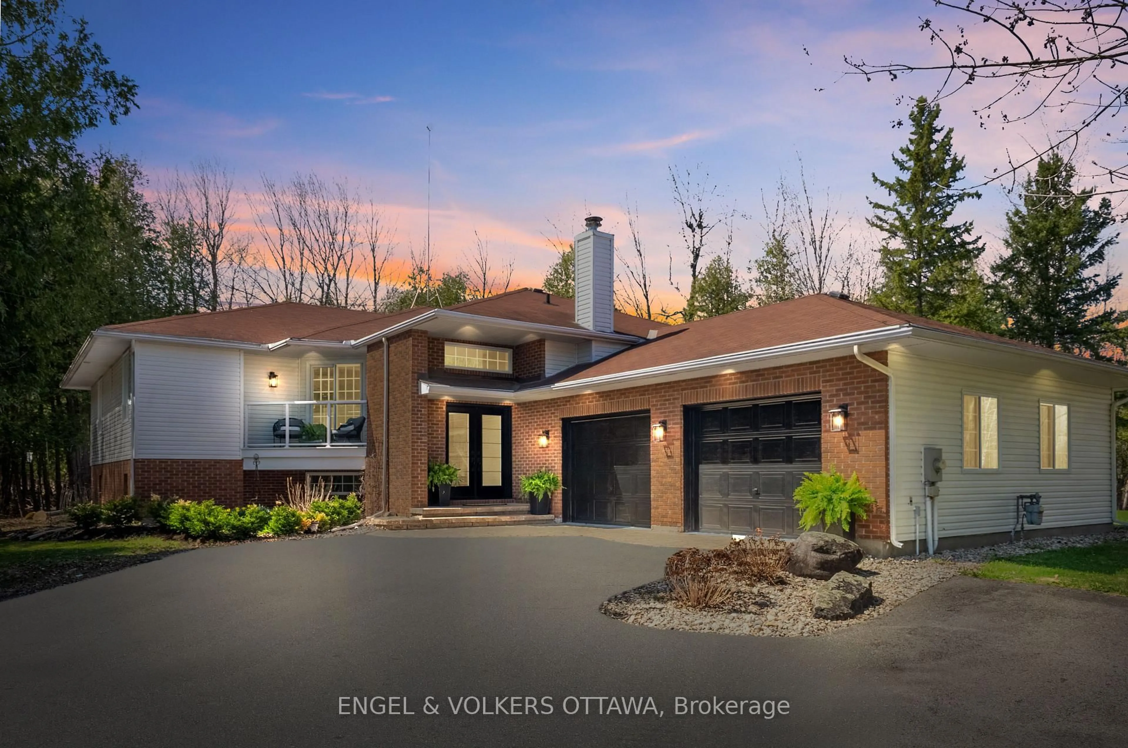 Home with brick exterior material, unknown for 7359 Marcella Dr, Ottawa Ontario K4P 1P7
