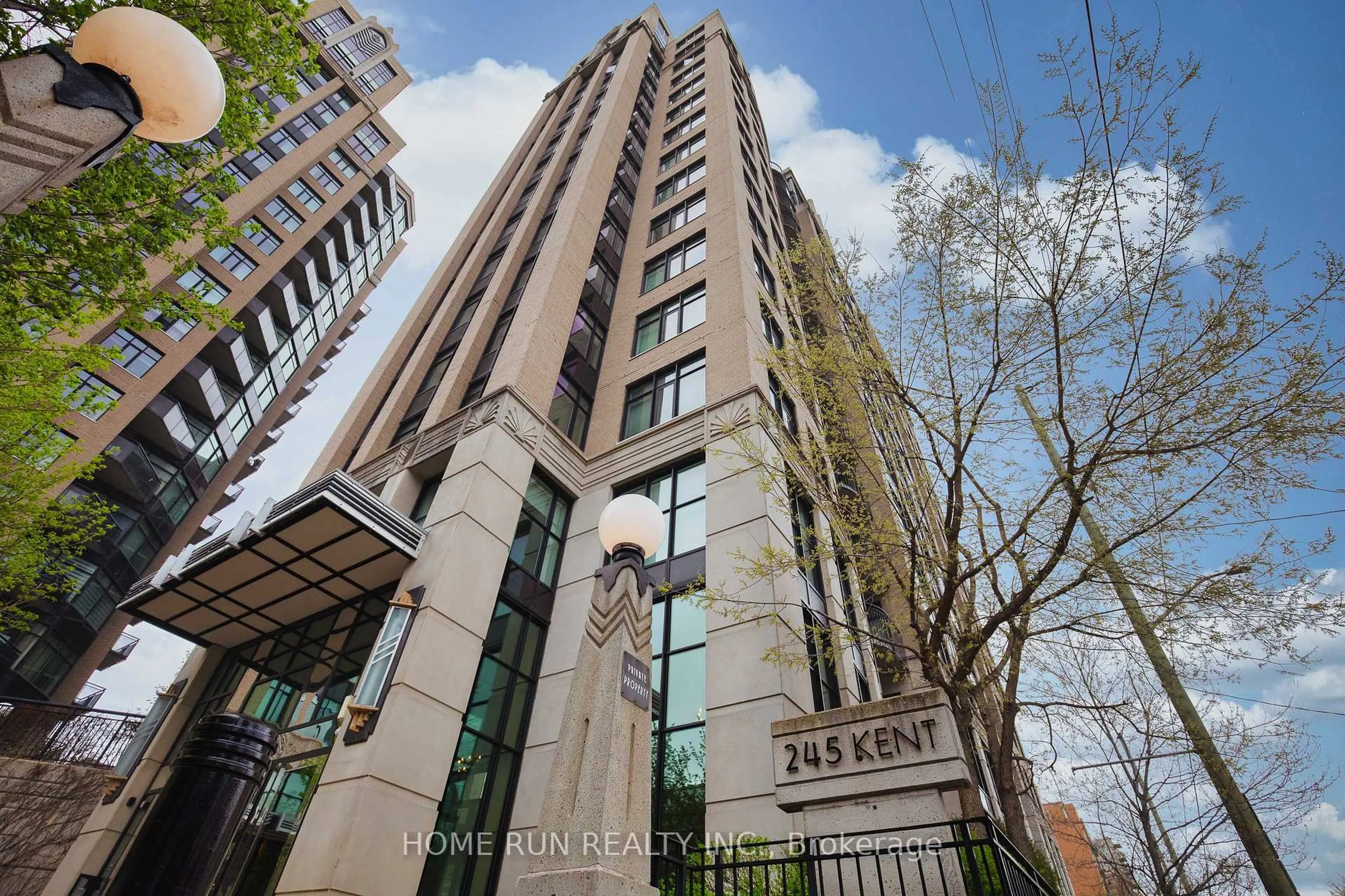 Indoor foyer for 245 Kent St #708, Ottawa Ontario K2P 0A5