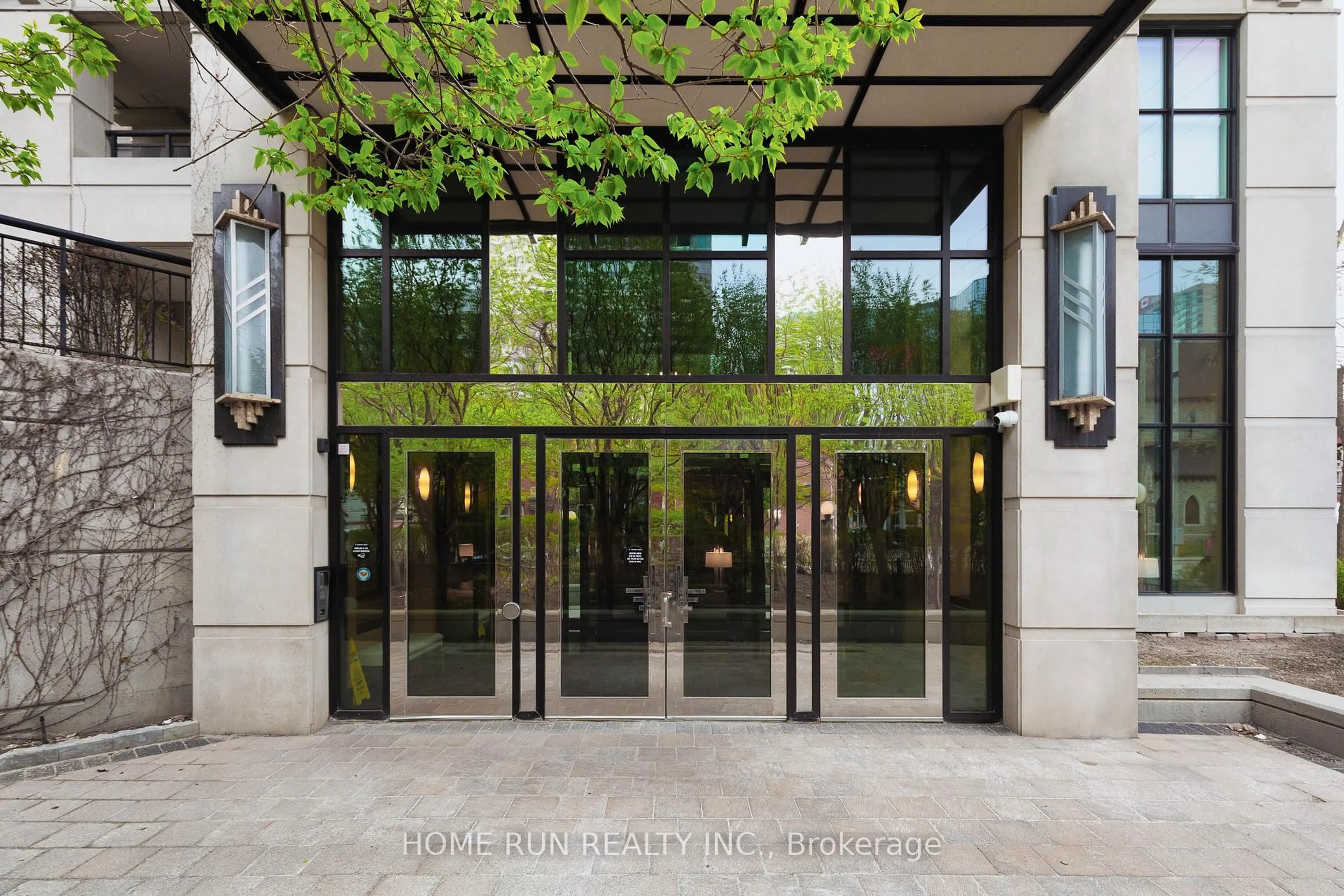 Indoor foyer for 245 Kent St #708, Ottawa Ontario K2P 0A5