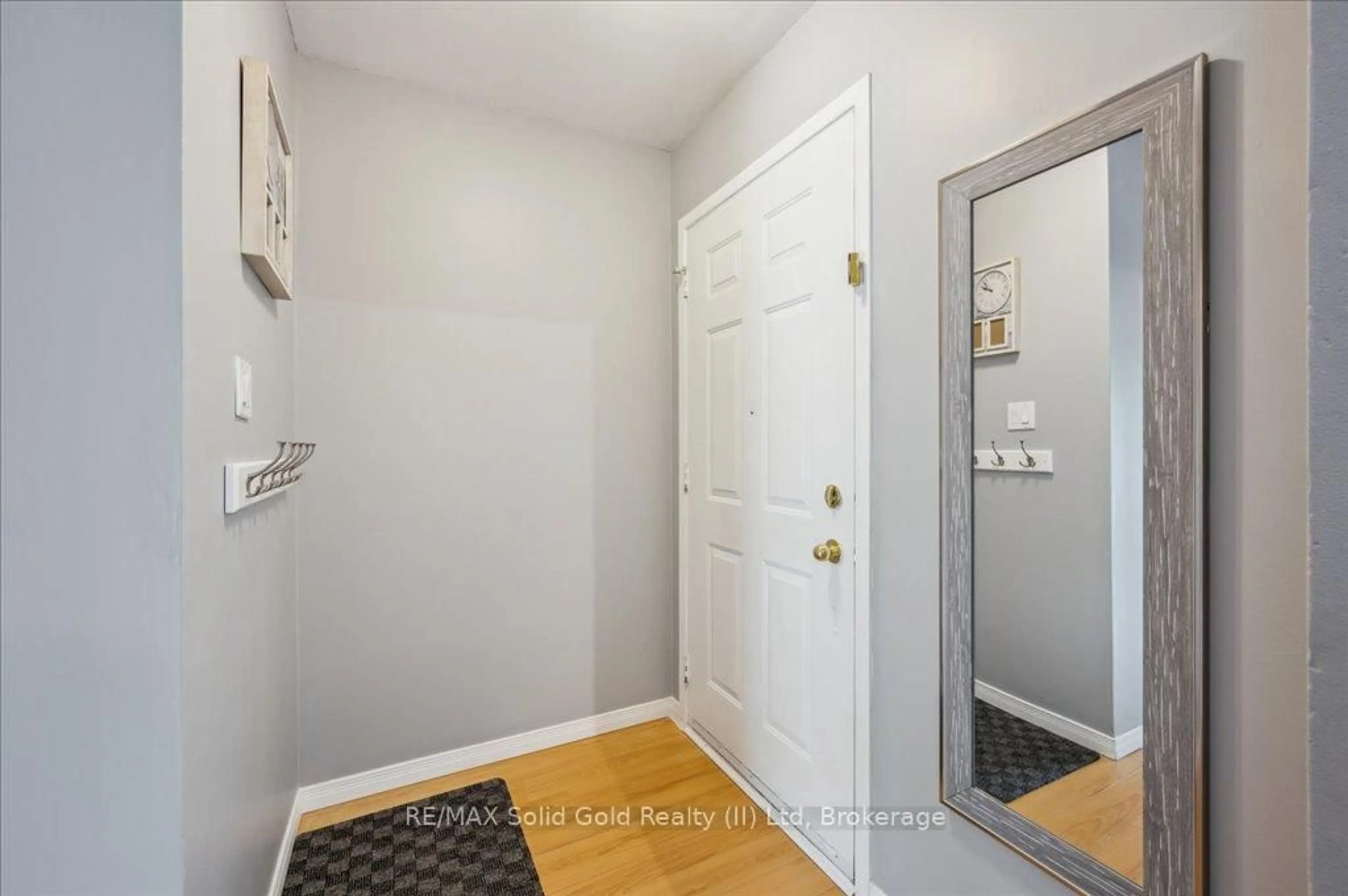 Indoor entryway for 419 Bairstow Cres #3, Waterloo Ontario N2K 2H7
