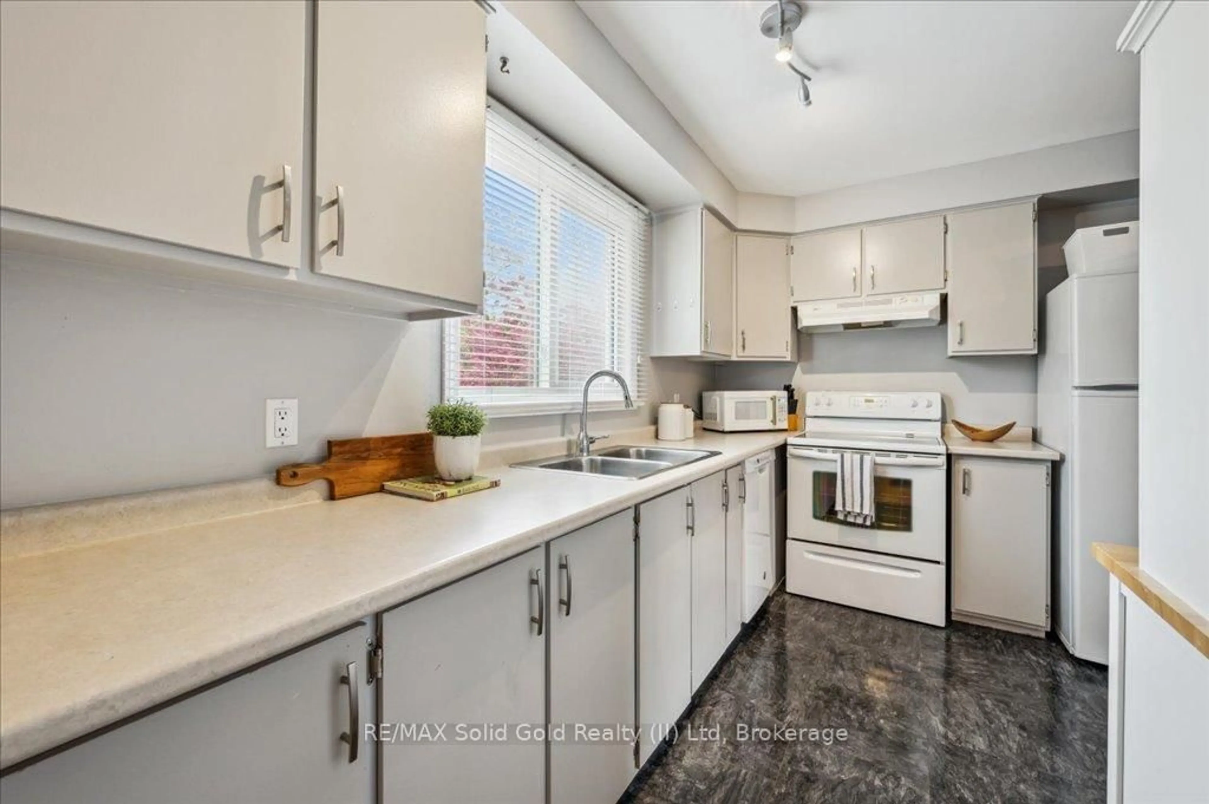 Standard kitchen, unknown for 419 Bairstow Cres #3, Waterloo Ontario N2K 2H7