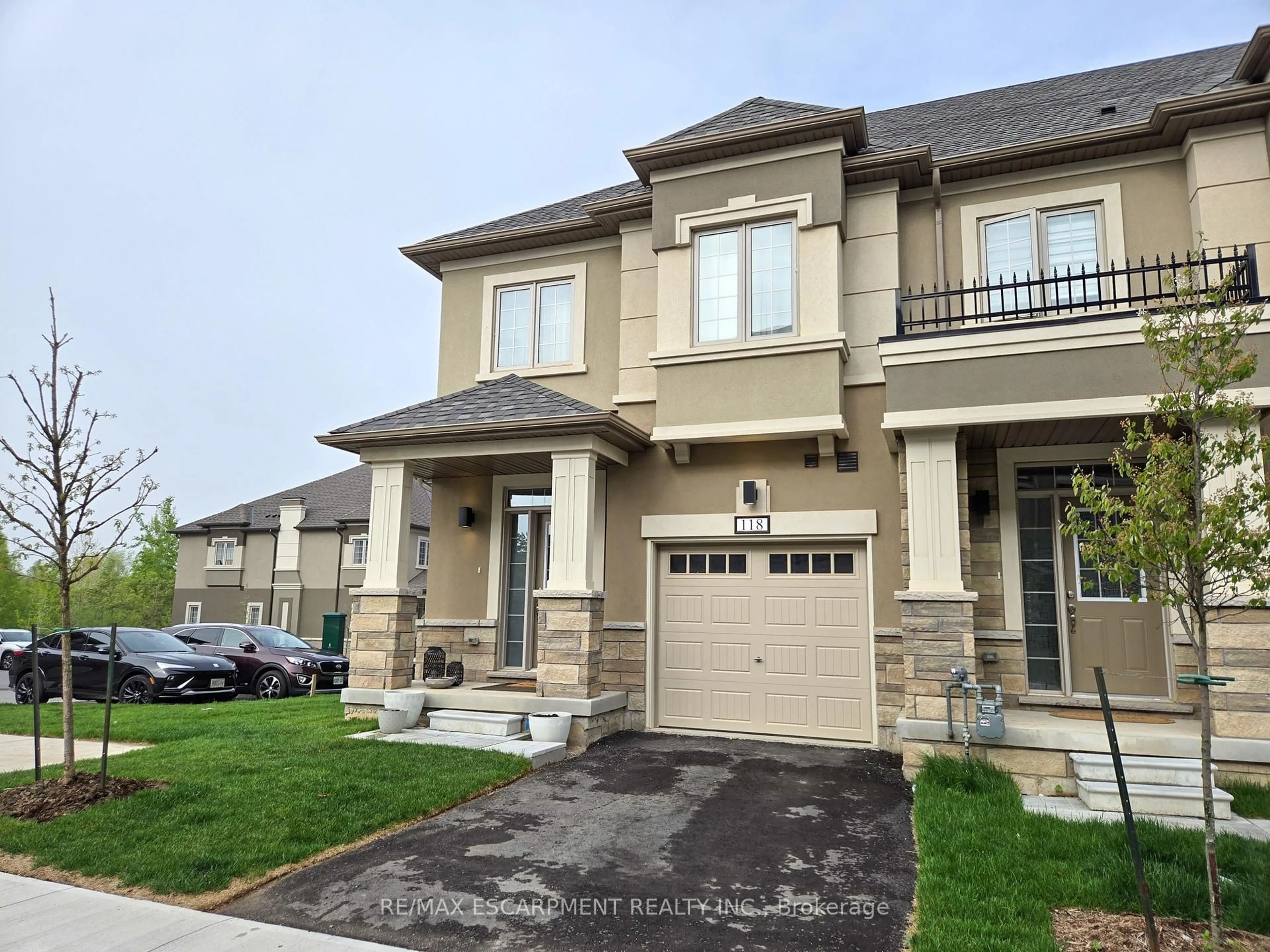 Home with brick exterior material, street for 305 Garner Rd #118, Hamilton Ontario L9G 3K9
