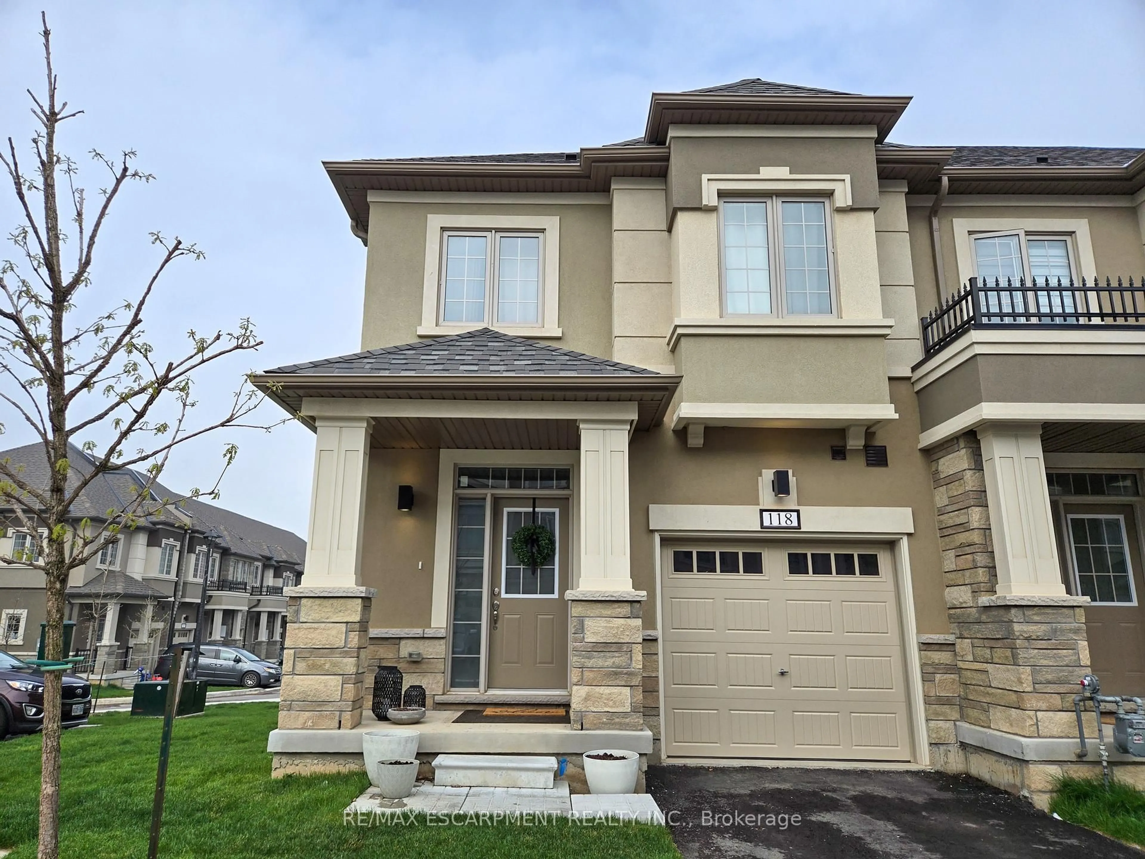 Home with vinyl exterior material, street for 305 Garner Rd #118, Hamilton Ontario L9G 3K9