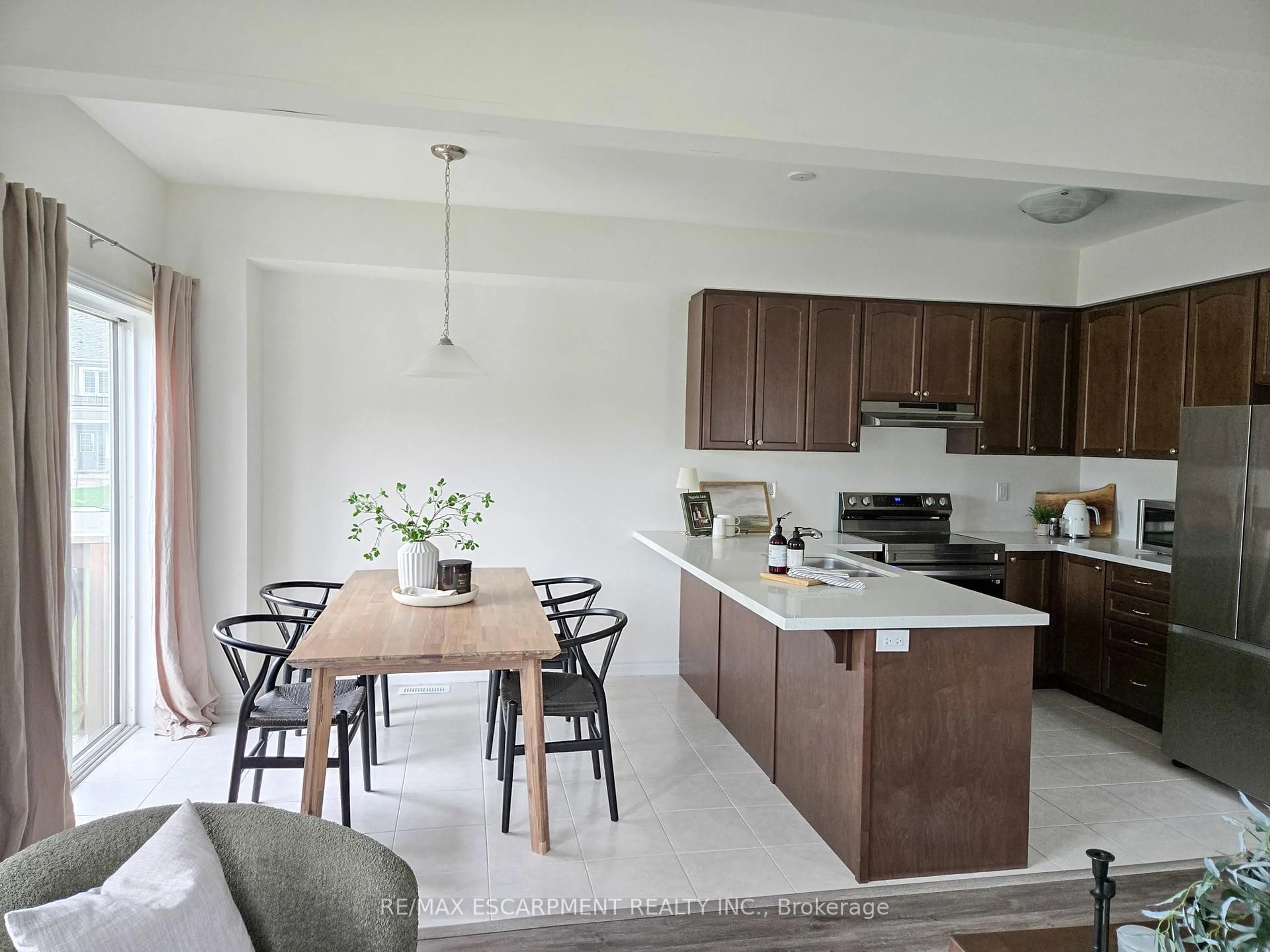 Open concept kitchen, unknown for 305 Garner Rd #118, Hamilton Ontario L9G 3K9