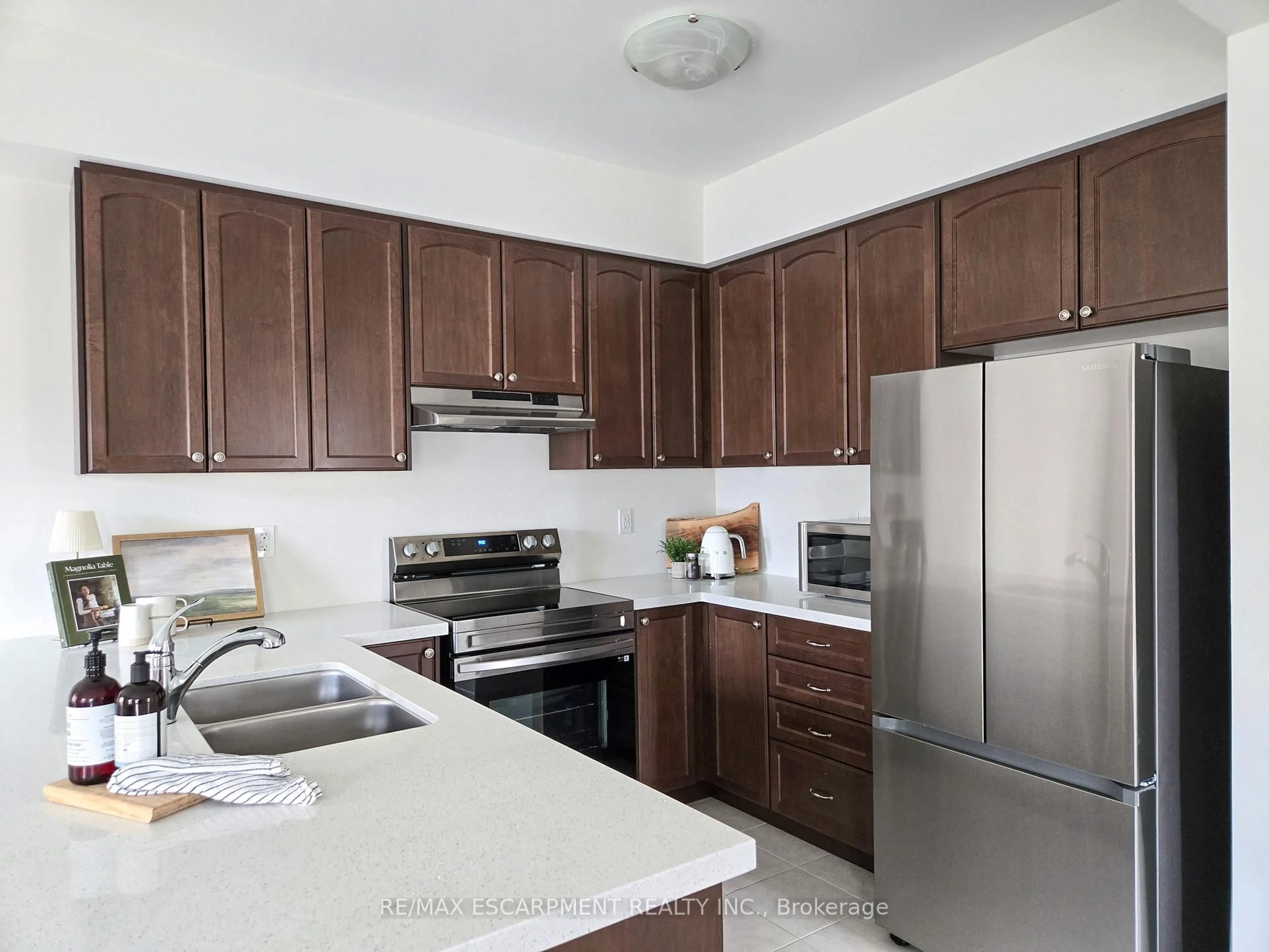 Standard kitchen, unknown for 305 Garner Rd #118, Hamilton Ontario L9G 3K9