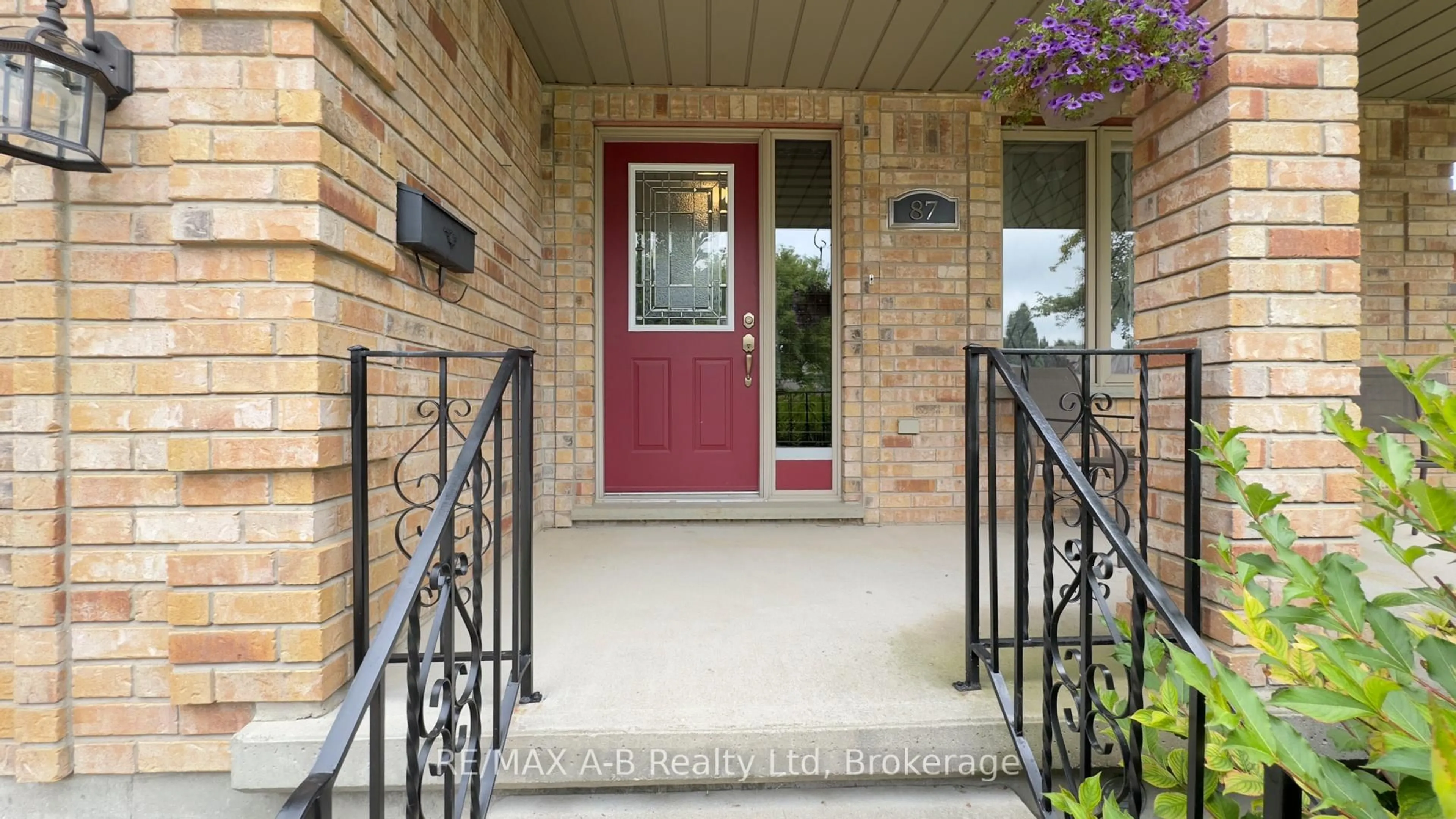 Indoor entryway for 87 Napier St, West Perth Ontario N0K 1N0