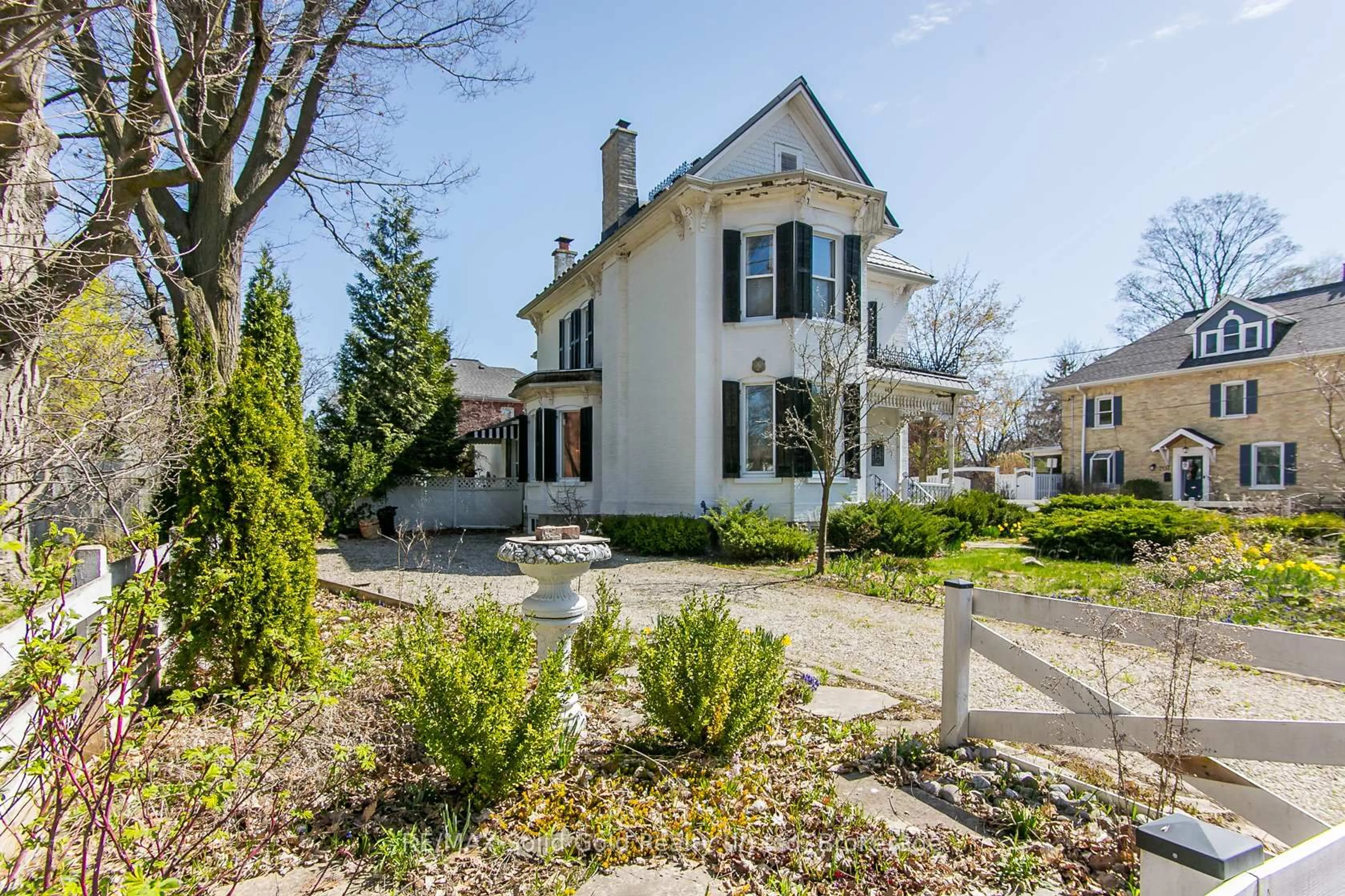 Unknown for 469 Duke St, Cambridge Ontario N3H 3S9