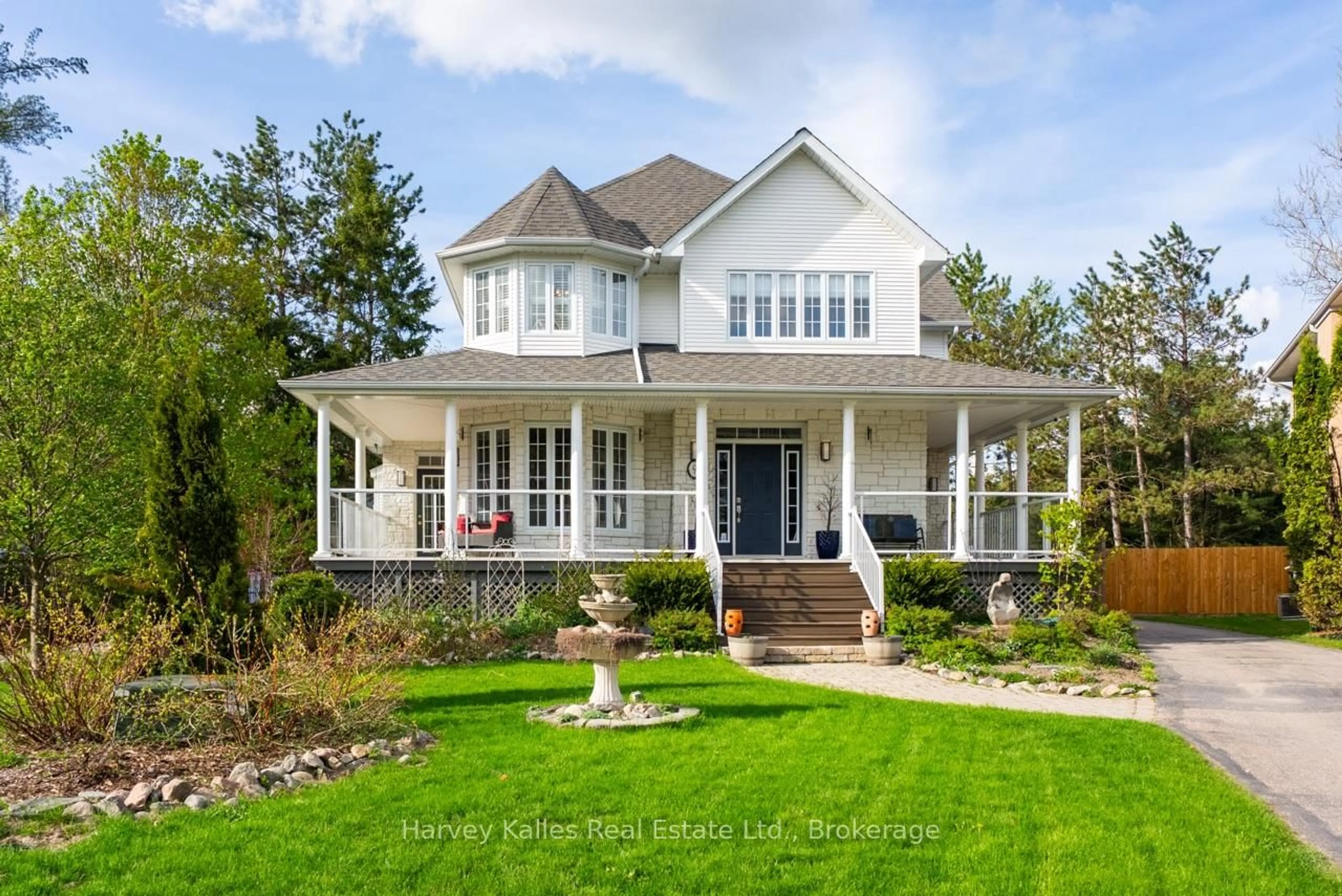 Home with vinyl exterior material, unknown for 9 Melane Crt, Bracebridge Ontario P1L 1X7