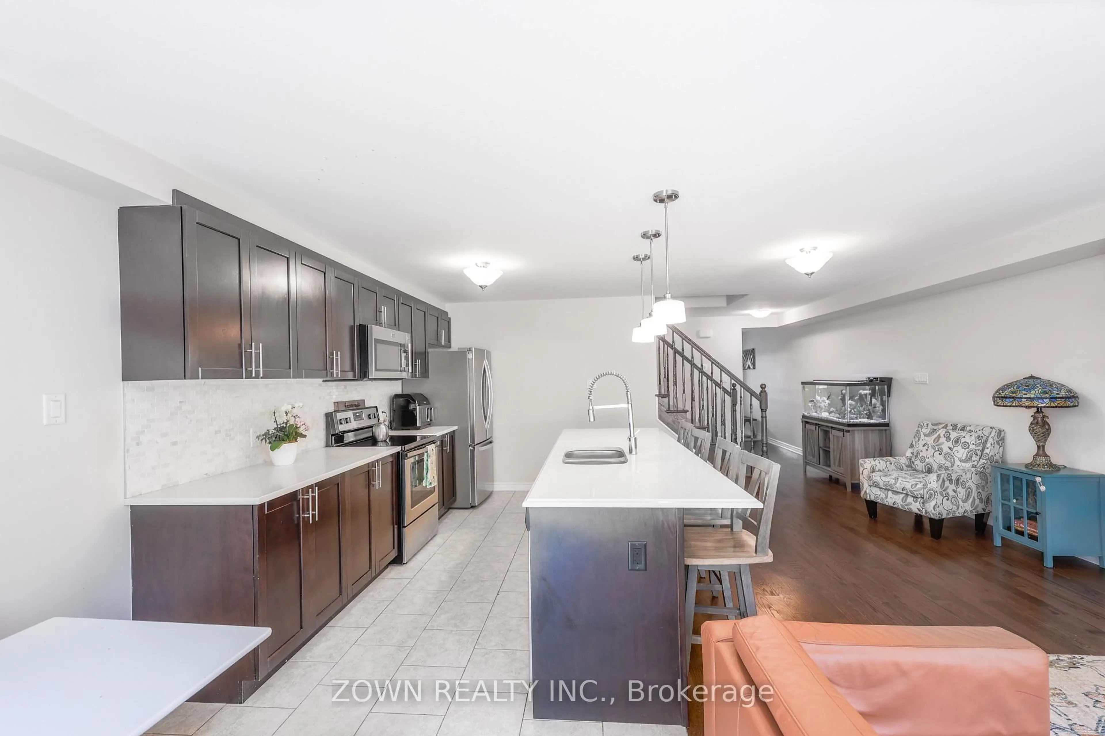 Open concept kitchen, ceramic/tile floor for 525 PARADE Dr, Ottawa Ontario K2S 0X8