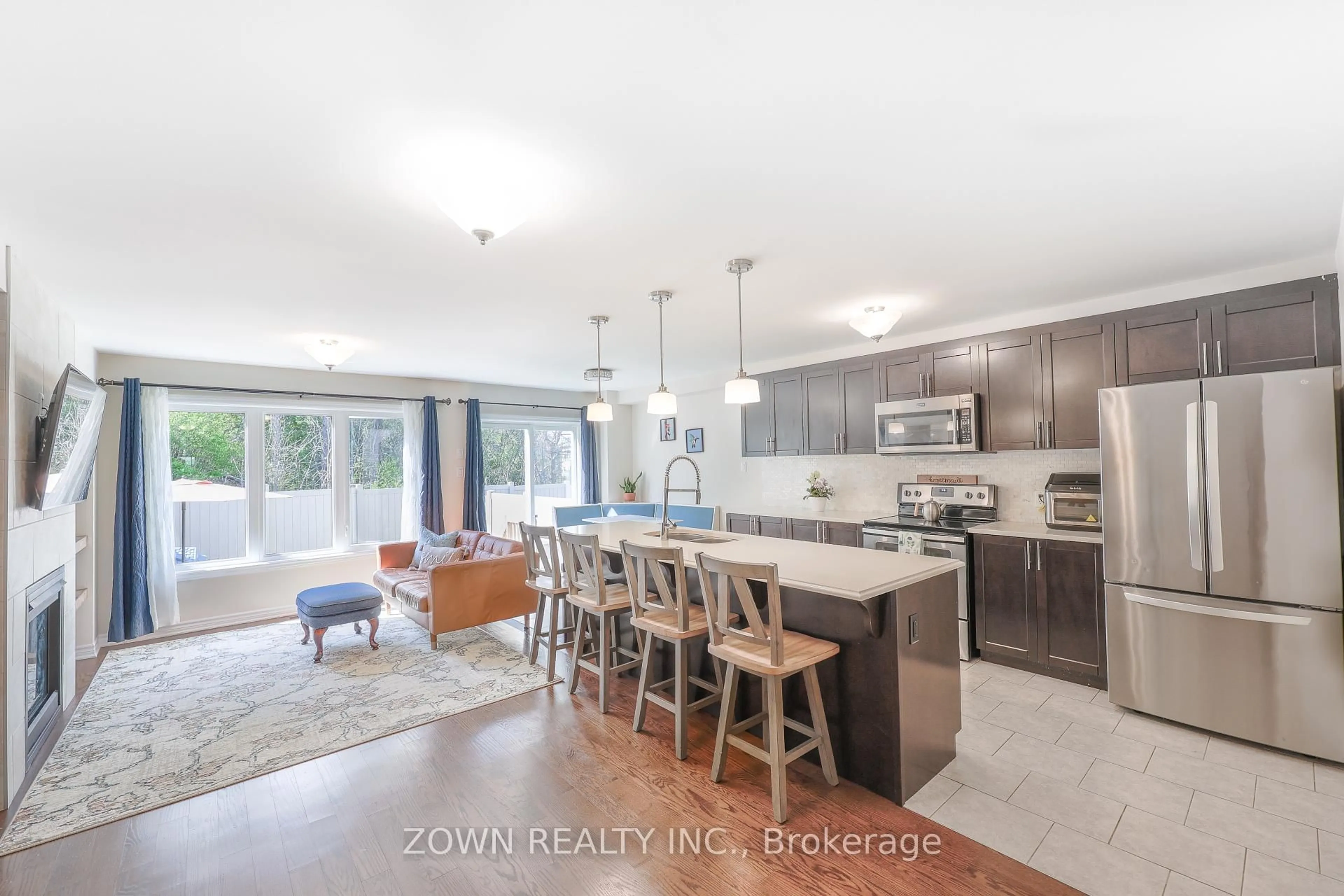 Open concept kitchen, ceramic/tile floor for 525 PARADE Dr, Ottawa Ontario K2S 0X8