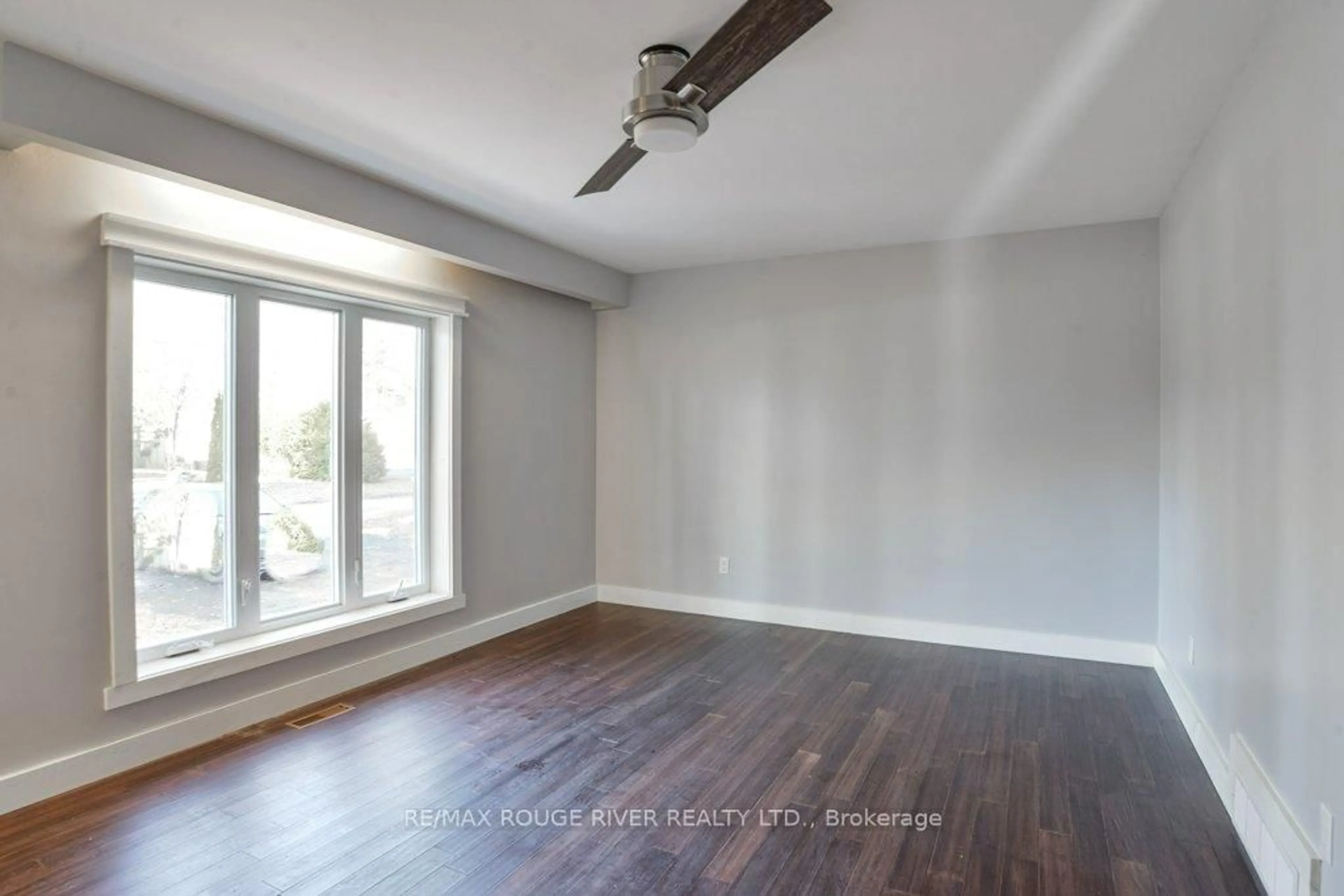 A pic of a room for 125 Oakwood Dr, Gravenhurst Ontario P1P 1B3