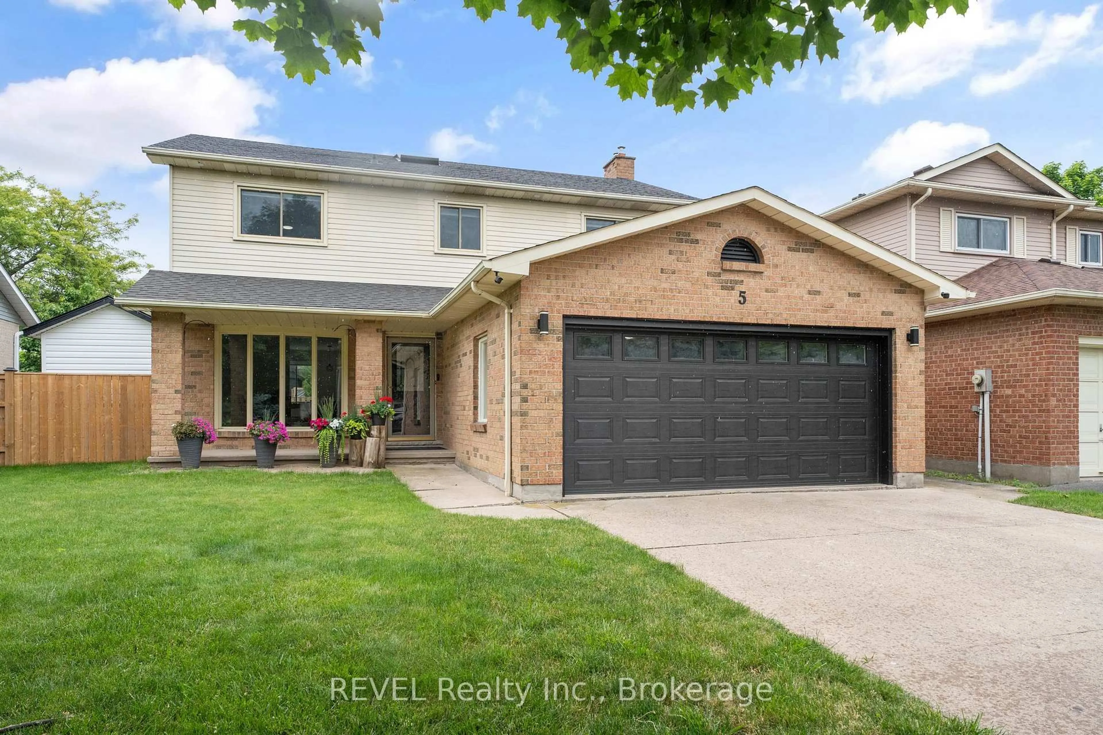 Home with brick exterior material, street for 5 Elderwood Dr, St. Catharines Ontario L2S 3E7