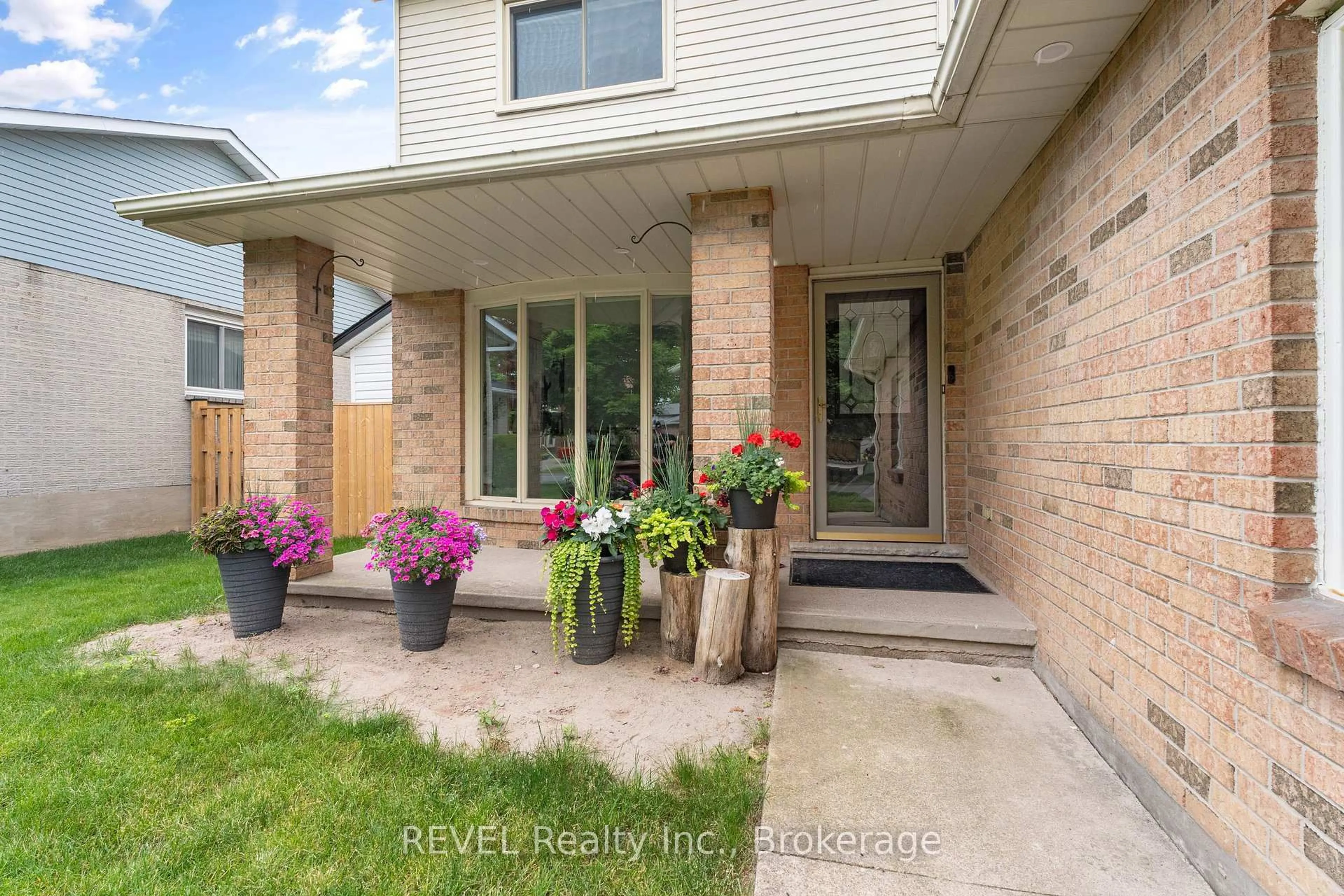 Unknown for 5 Elderwood Dr, St. Catharines Ontario L2S 3E7