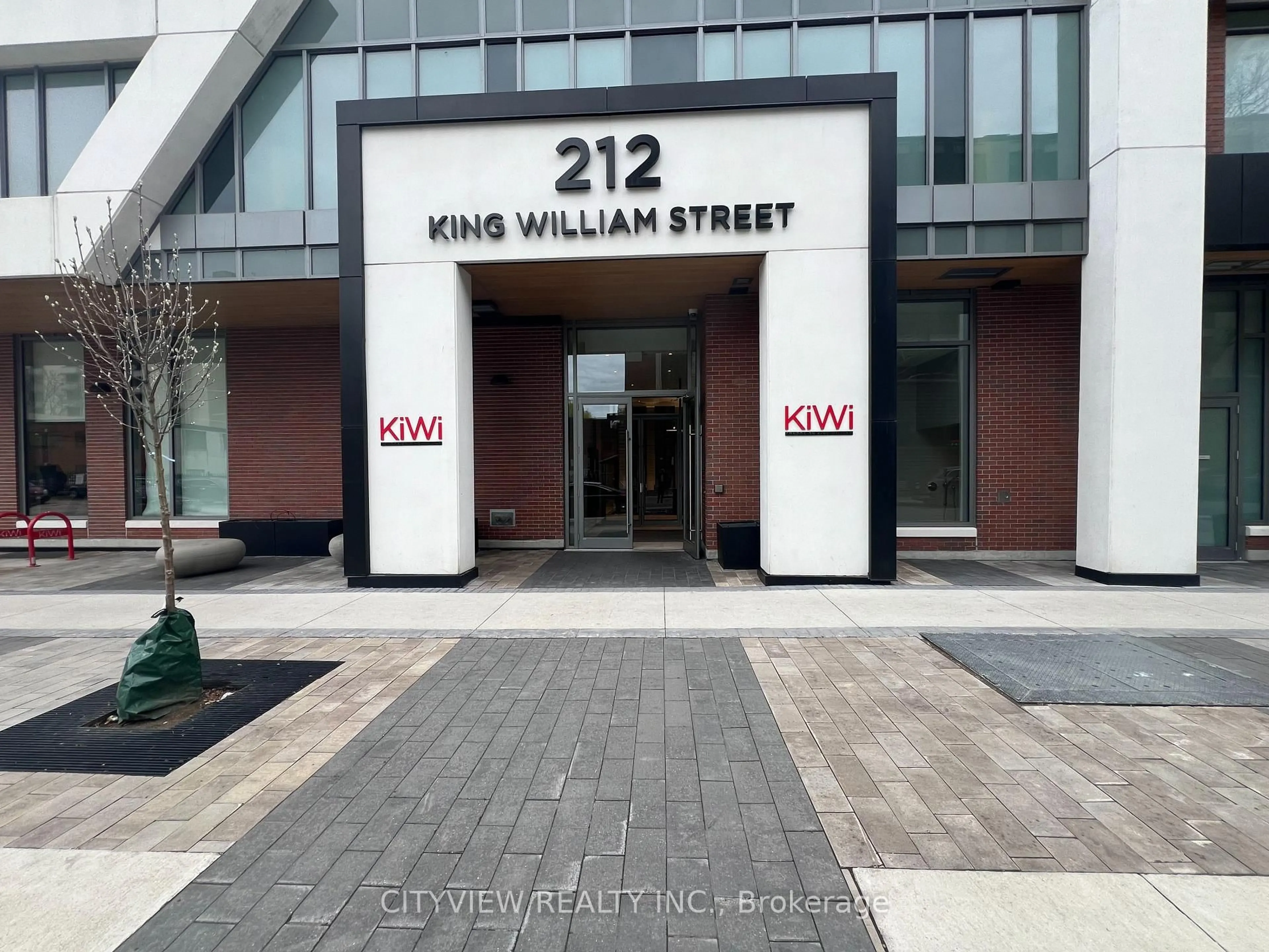 Indoor foyer for 212 king William St #401, Hamilton Ontario L8R 0A7
