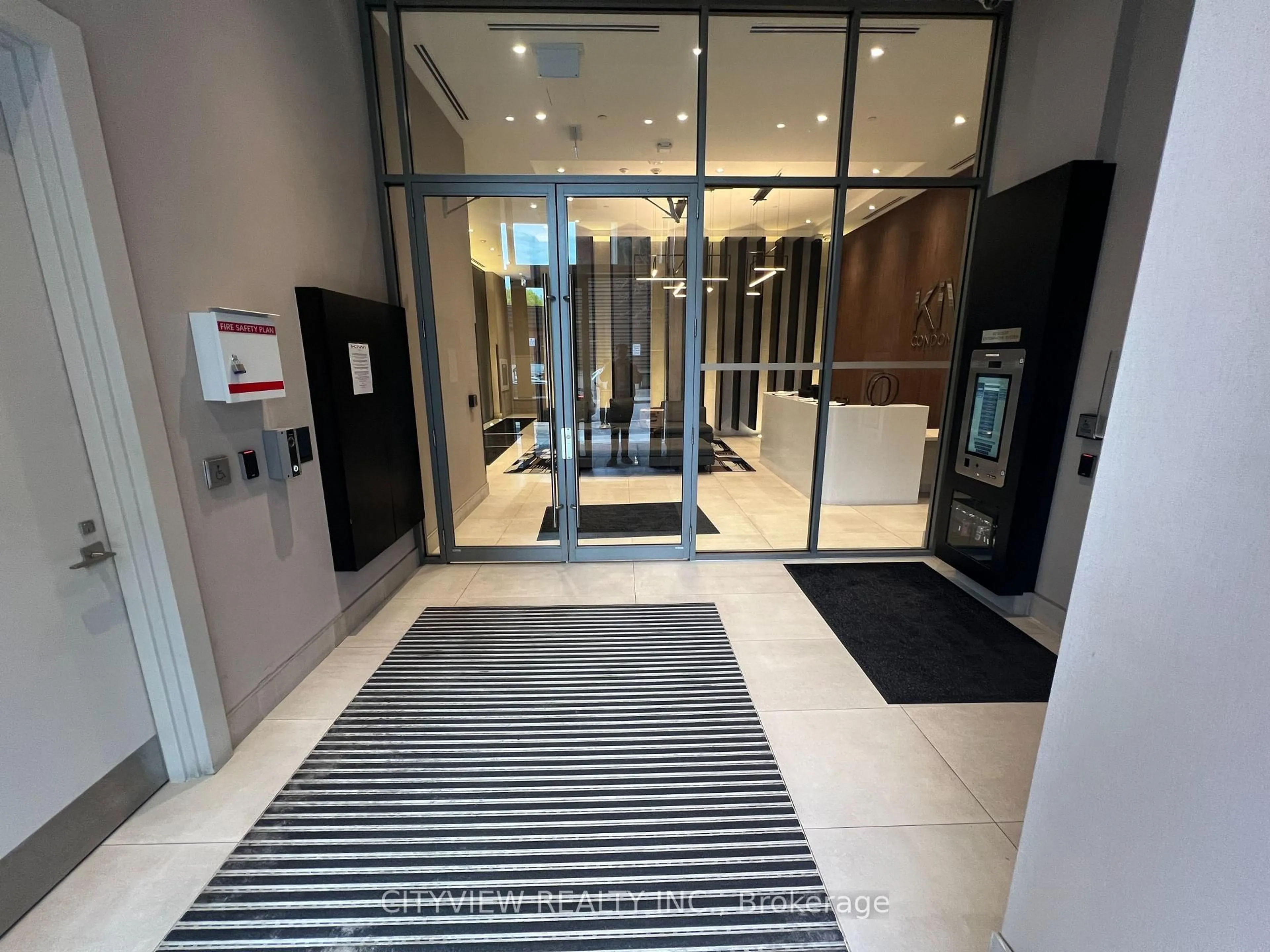 Indoor foyer for 212 king William St #401, Hamilton Ontario L8R 0A7