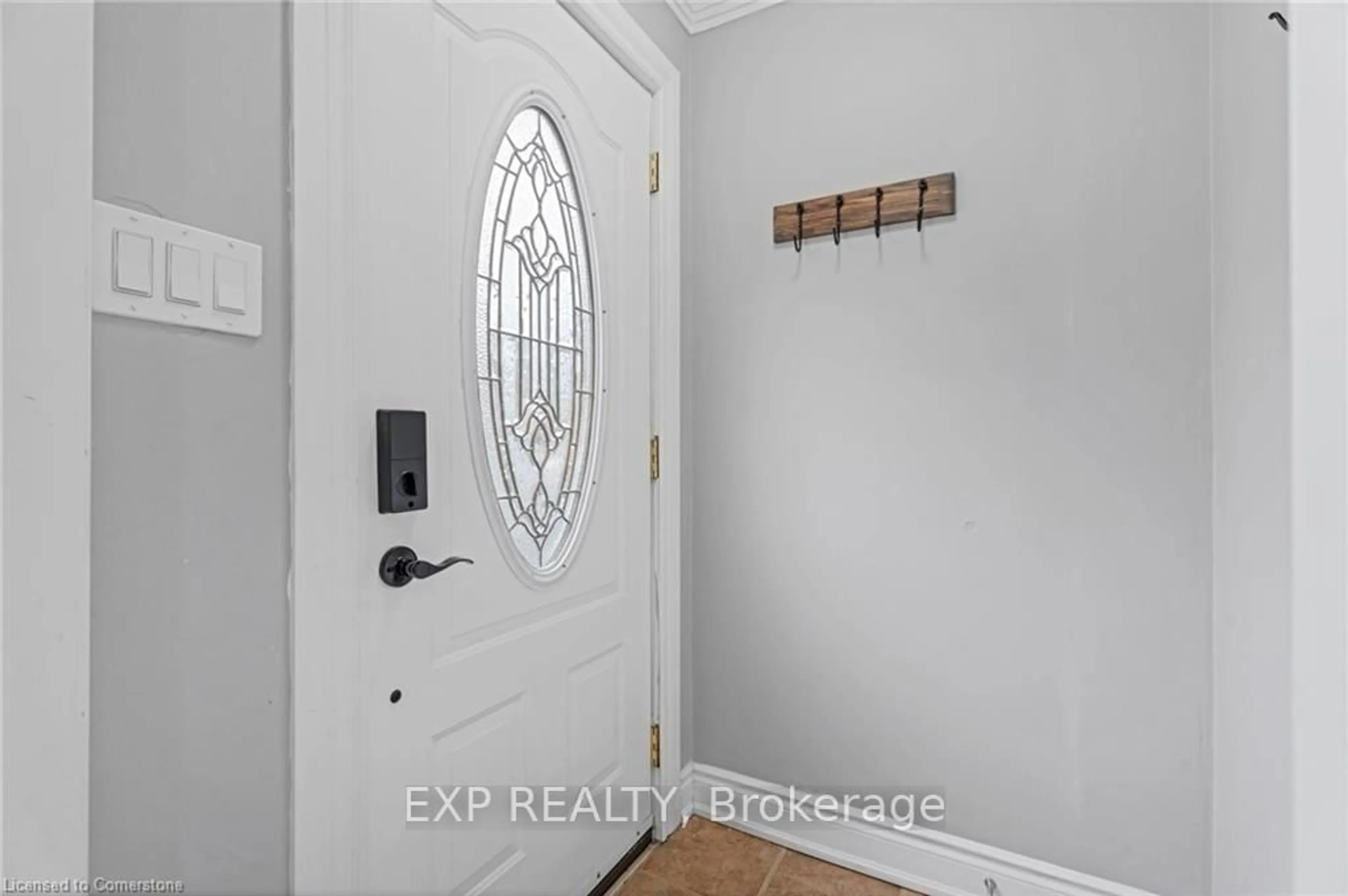 Indoor entryway for 494 East 37th St, Hamilton Ontario L8V 4B9