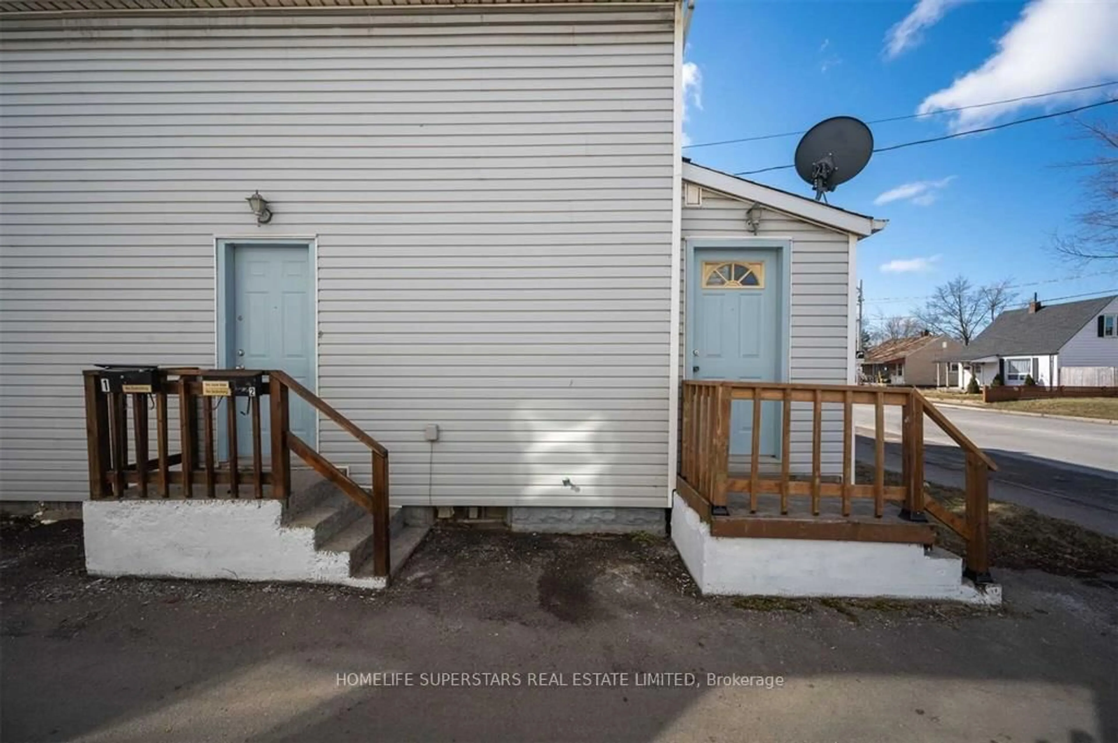 Patio, street for 362 Crowland Ave, Welland Ontario L3B 1X7