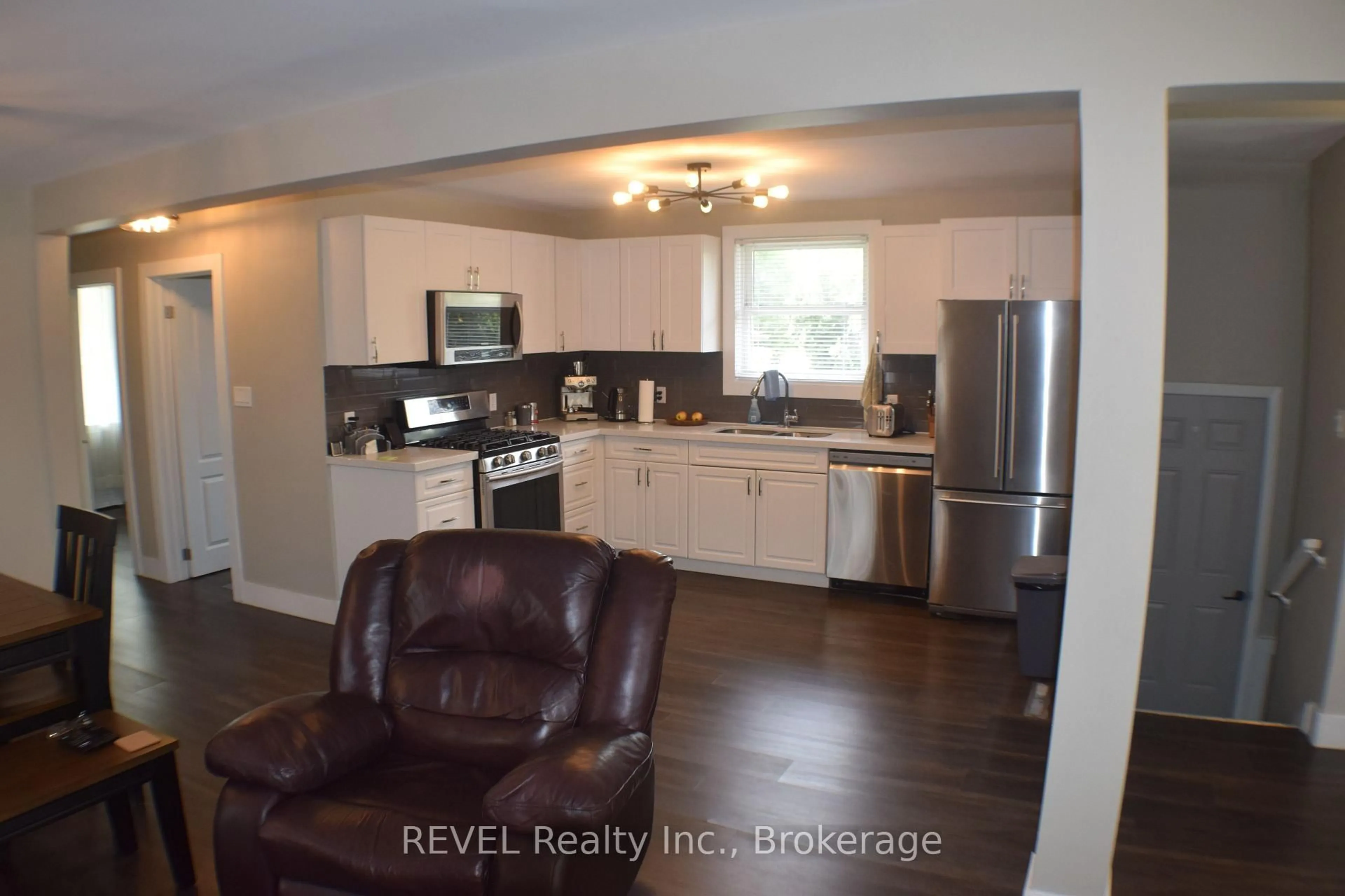 Open concept kitchen, unknown for 5820 Keith St, Niagara Falls Ontario L2J 1J9
