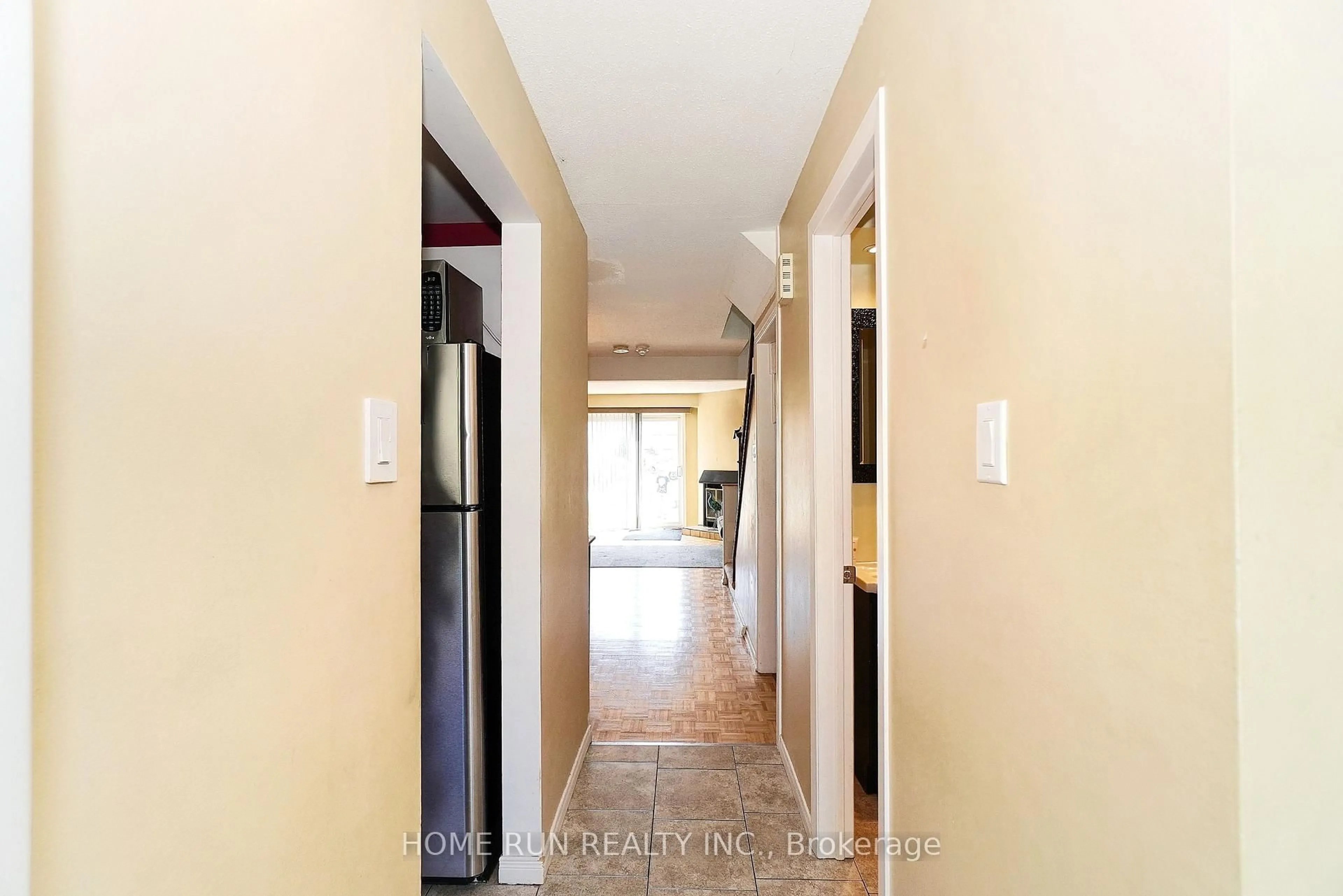 Indoor entryway for 102 Valley Stream Dr #D, Ottawa Ontario K2H 9E1