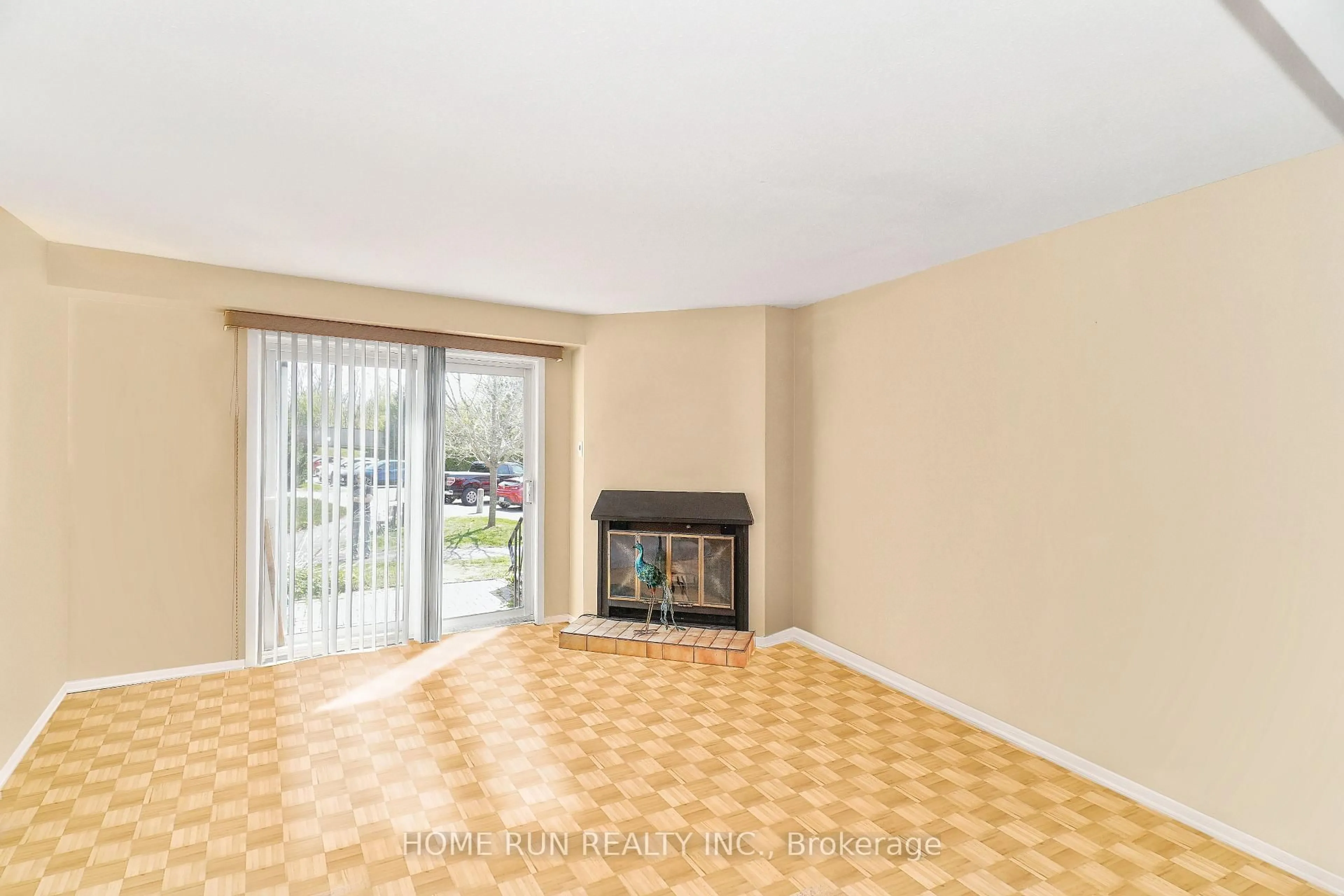 A pic of a room for 102 Valley Stream Dr #D, Ottawa Ontario K2H 9E1