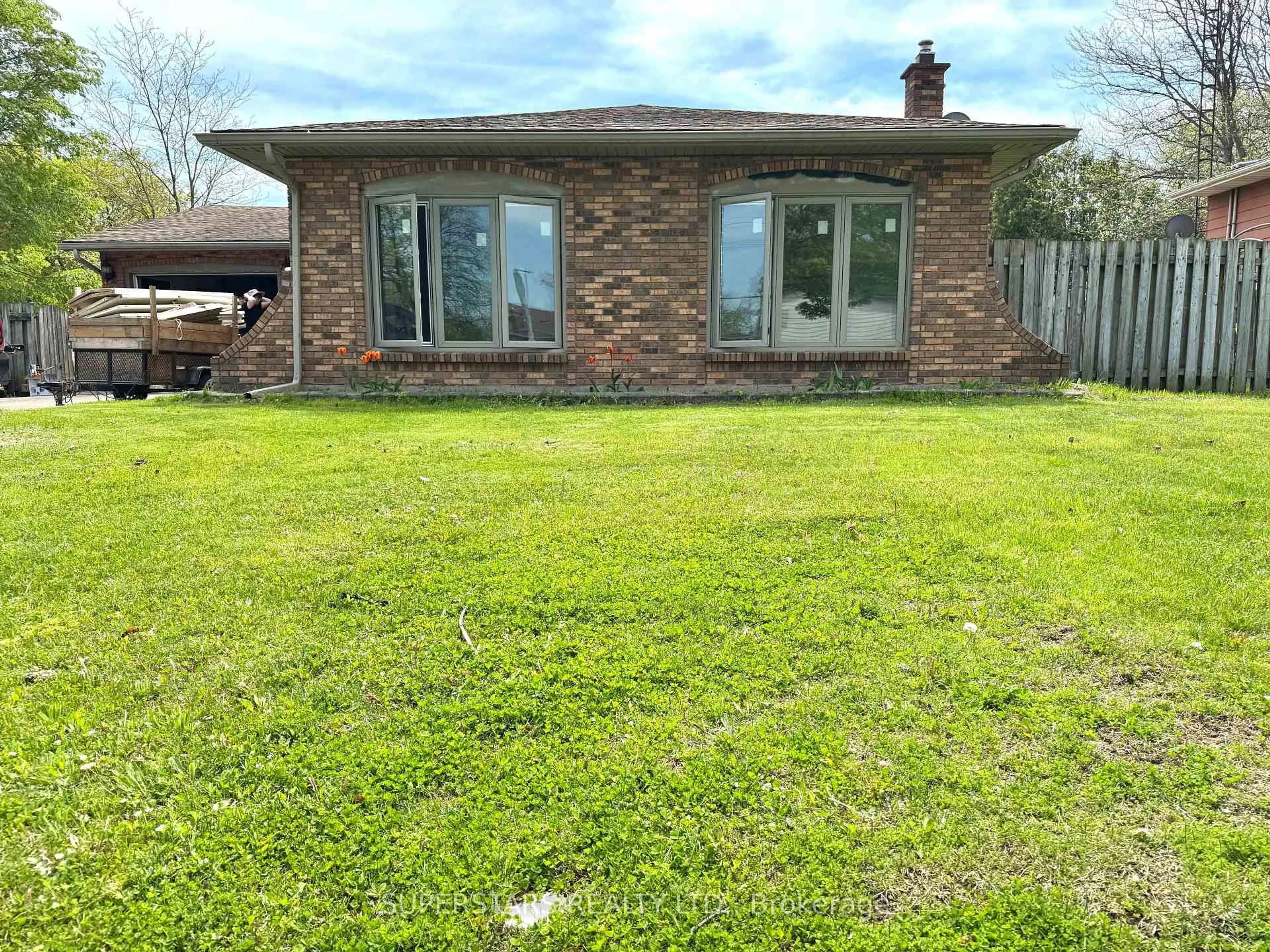 A pic from outside/outdoor area/front of a property/back of a property/a pic from drone, unknown for 157 ROLLING ACRES Dr, Welland Ontario L3C 6K6