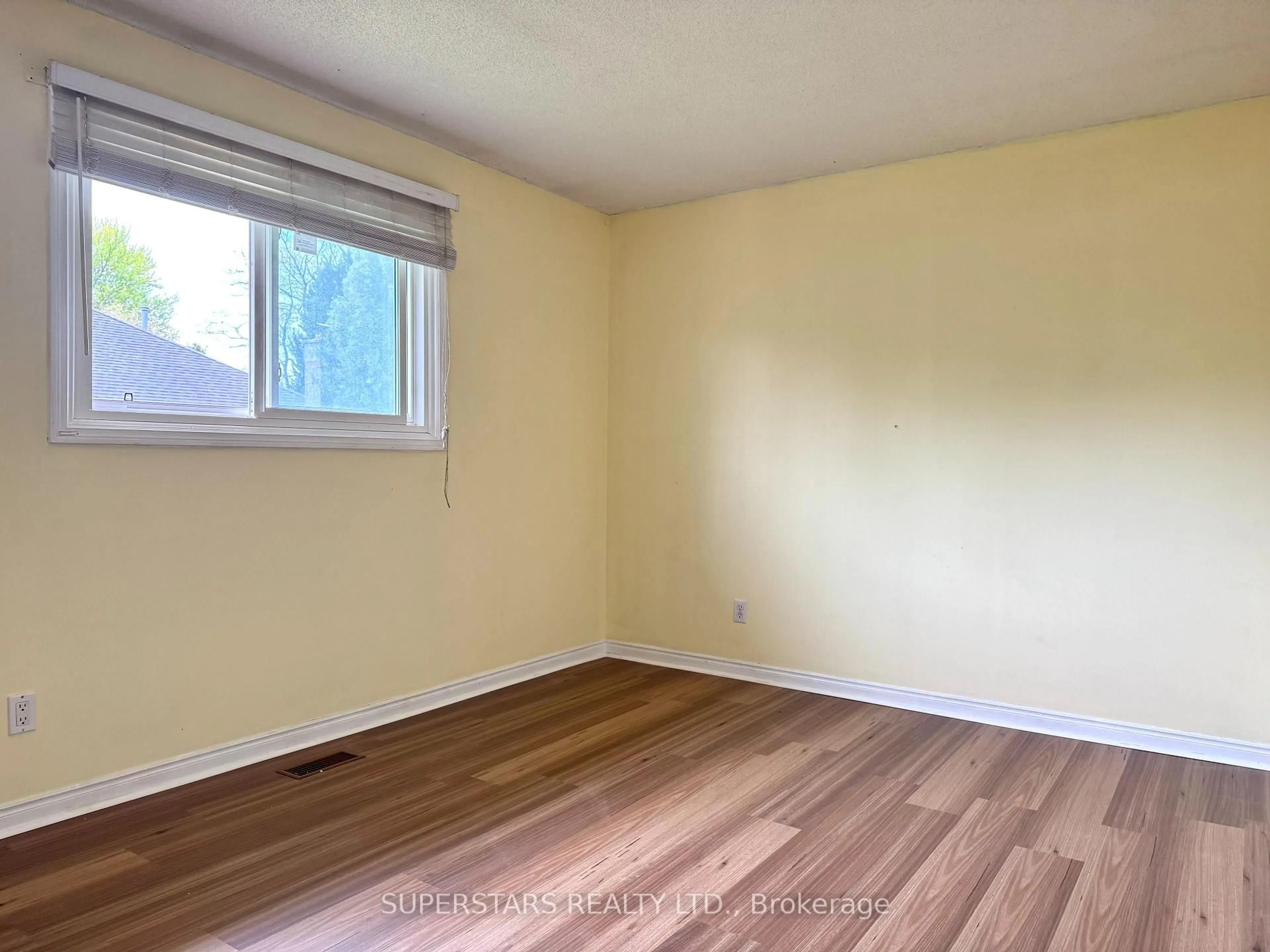 A pic of a room for 157 ROLLING ACRES Dr, Welland Ontario L3C 6K6